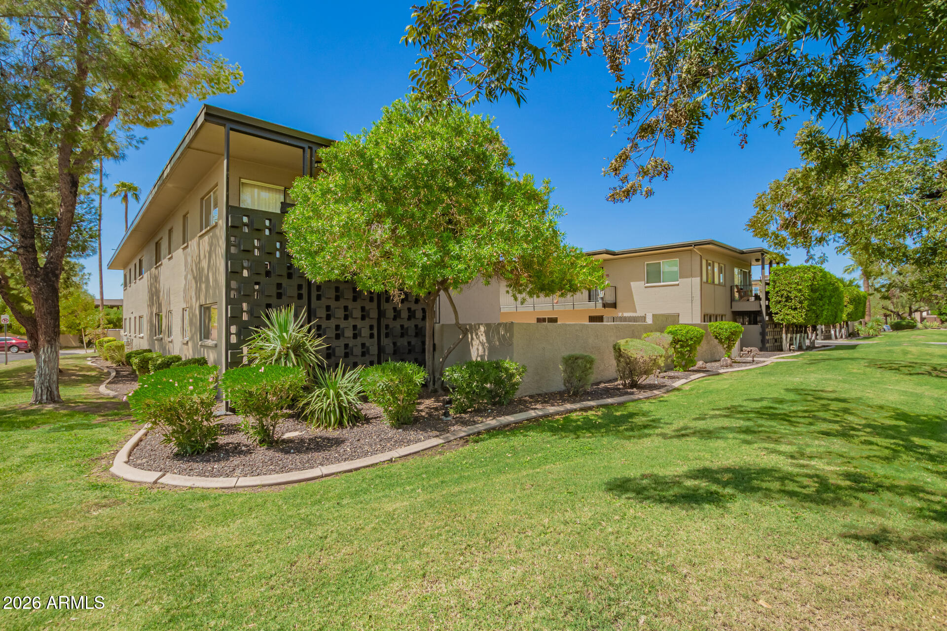 6530 N 12TH Street 10, Phoenix, AZ 85014 — Photo 1 of 26