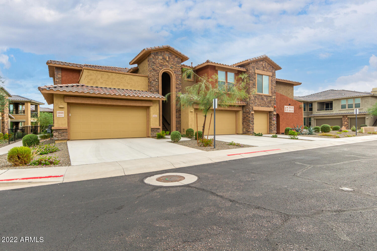 2425 W BRONCO BUTTE Trail 1049, Phoenix, AZ 85085 — Photo 1 of 39