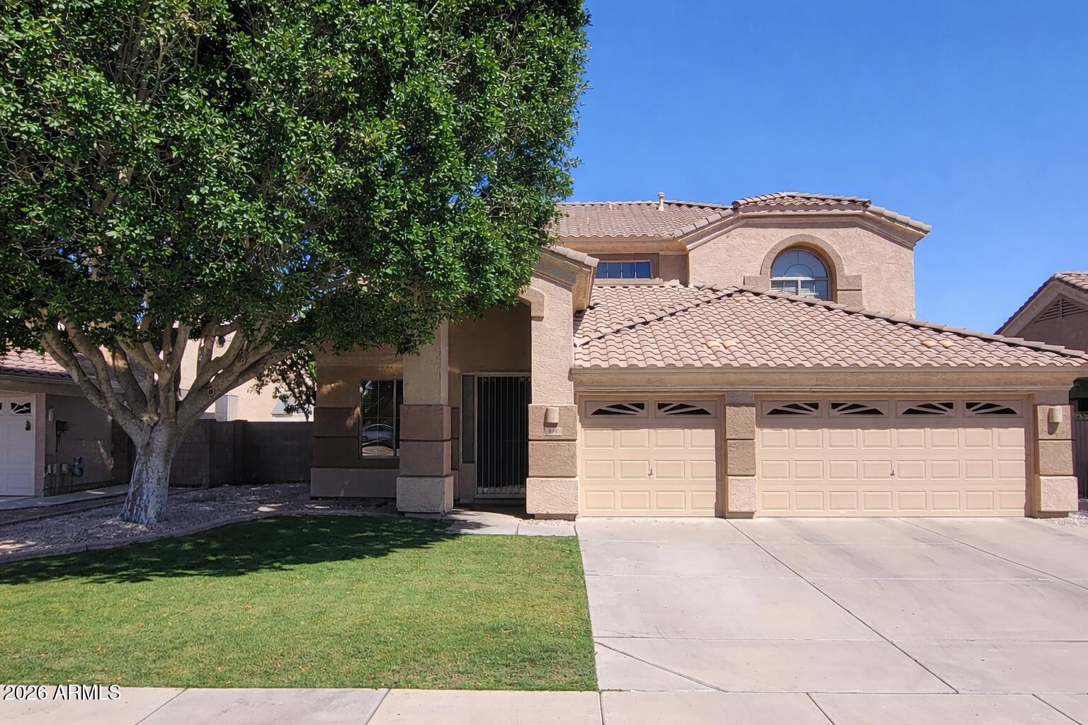 1255 N EVERGREEN Street, Gilbert, AZ 85233 — Photo 1 of 32