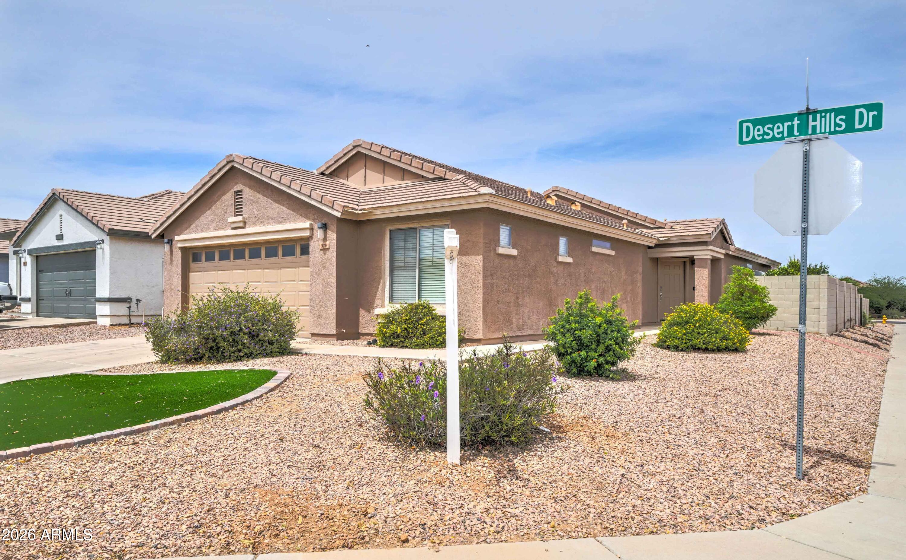 928 W DESERT HILLS Drive, San Tan Valley, AZ 85143 — Photo 1 of 31