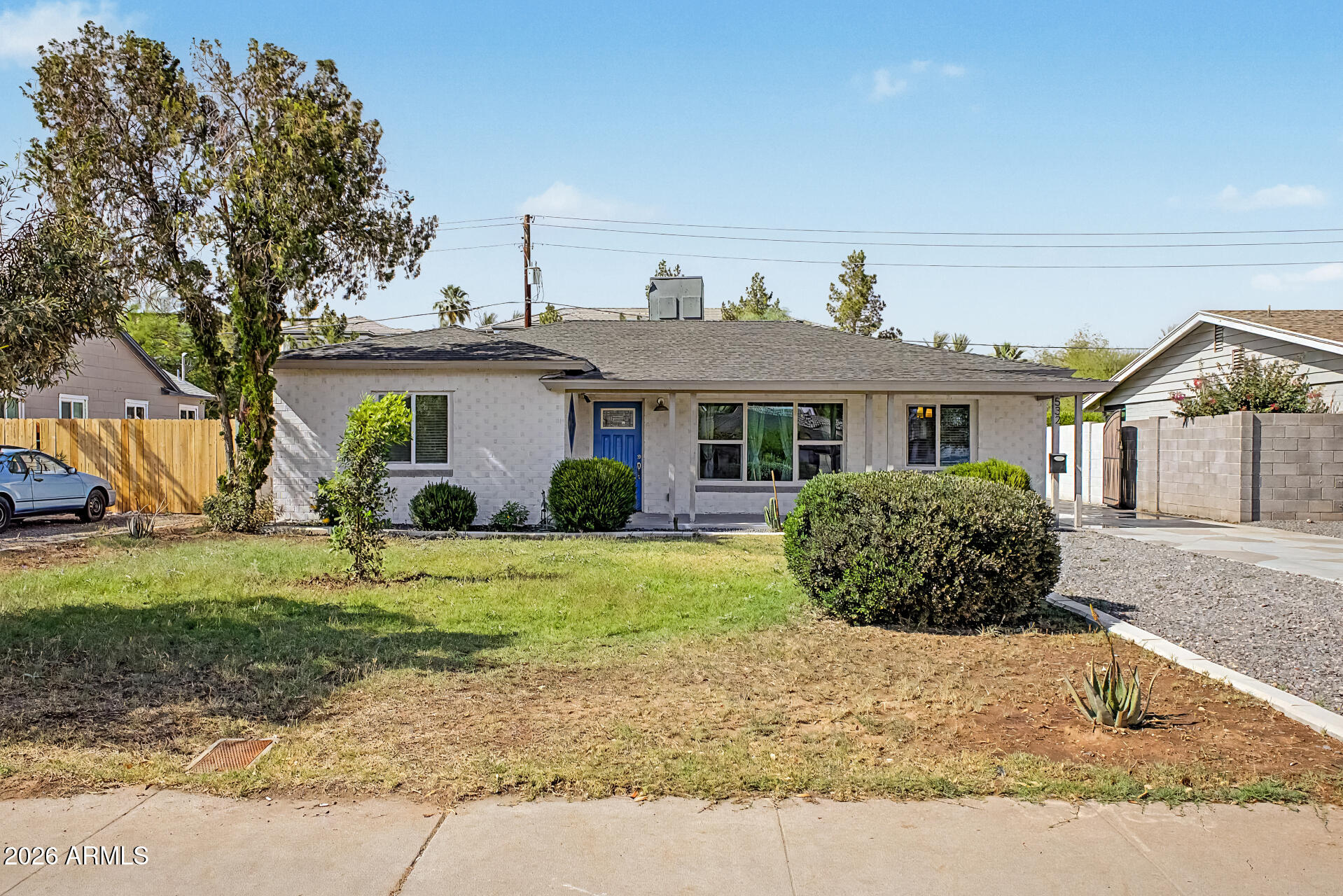 532 E CHEERY LYNN Road, Phoenix, AZ 85012 — Photo 1 of 37