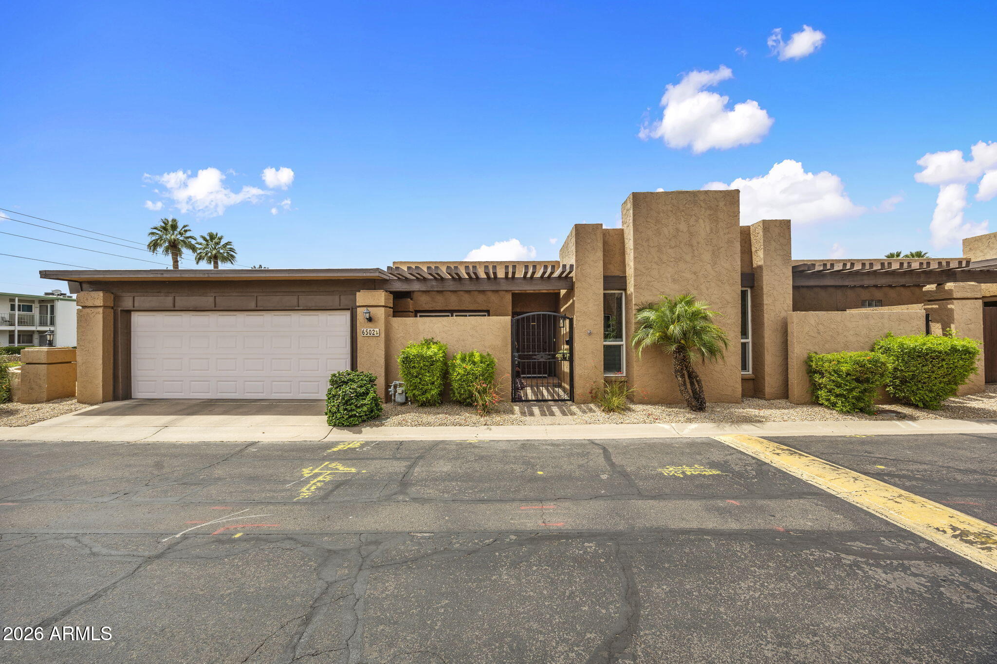 6502 N La Paloma Este, Phoenix, AZ 85014 — Photo 1 of 32
