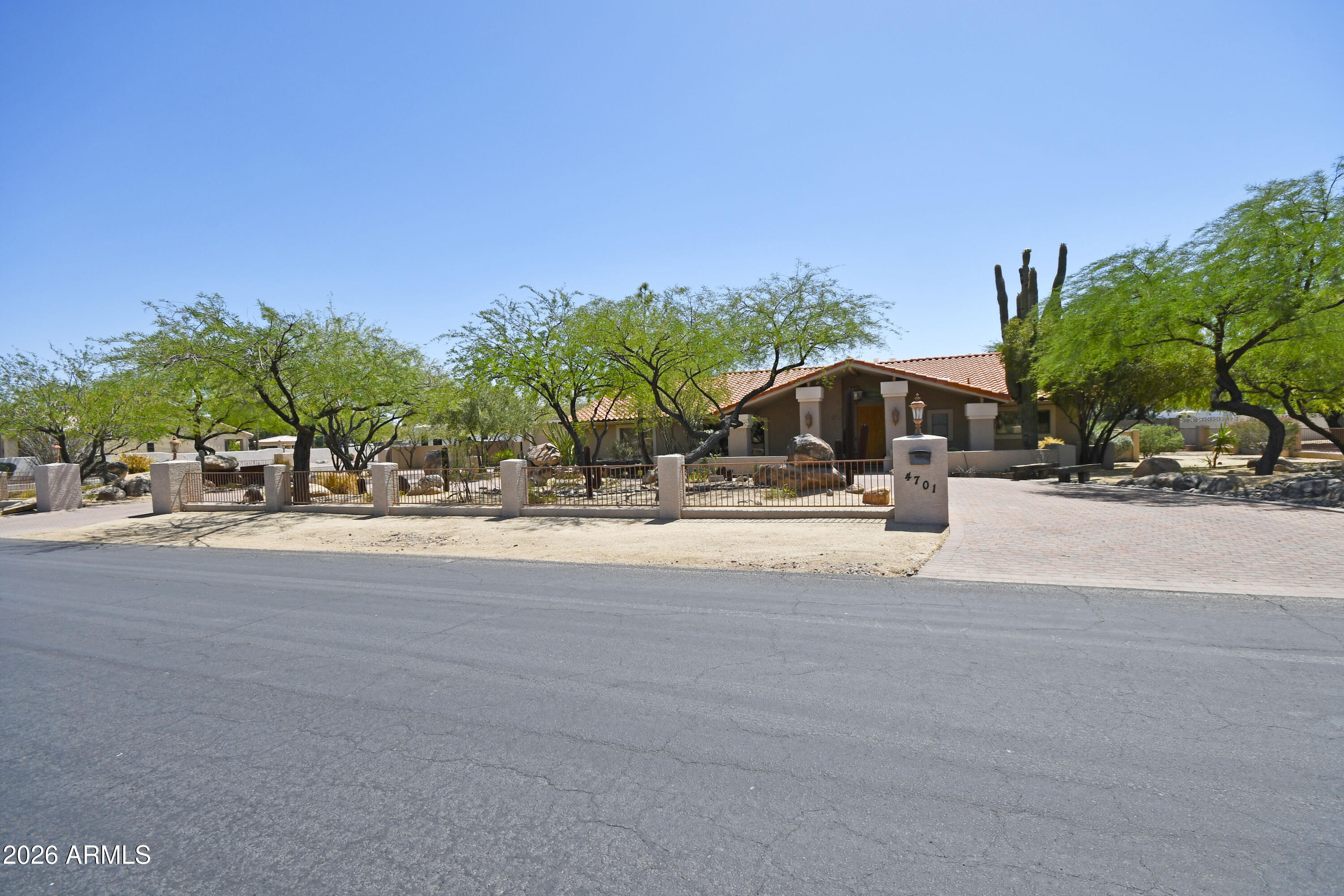 4701 W MISTY WILLOW Lane, Glendale, AZ 85310 — Photo 1 of 47
