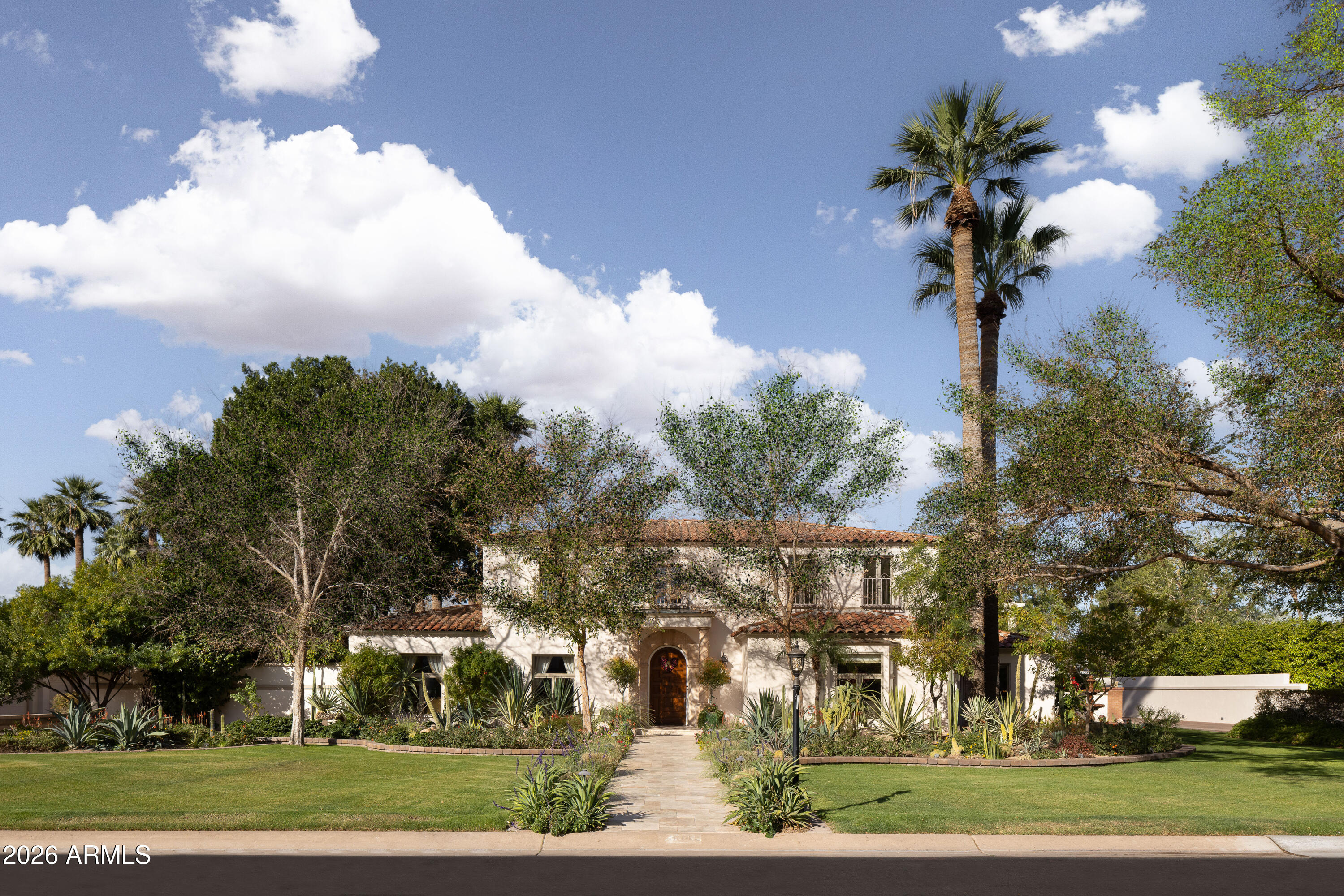3042 N MANOR Drive E, Phoenix, AZ 85014 — Photo 1 of 52