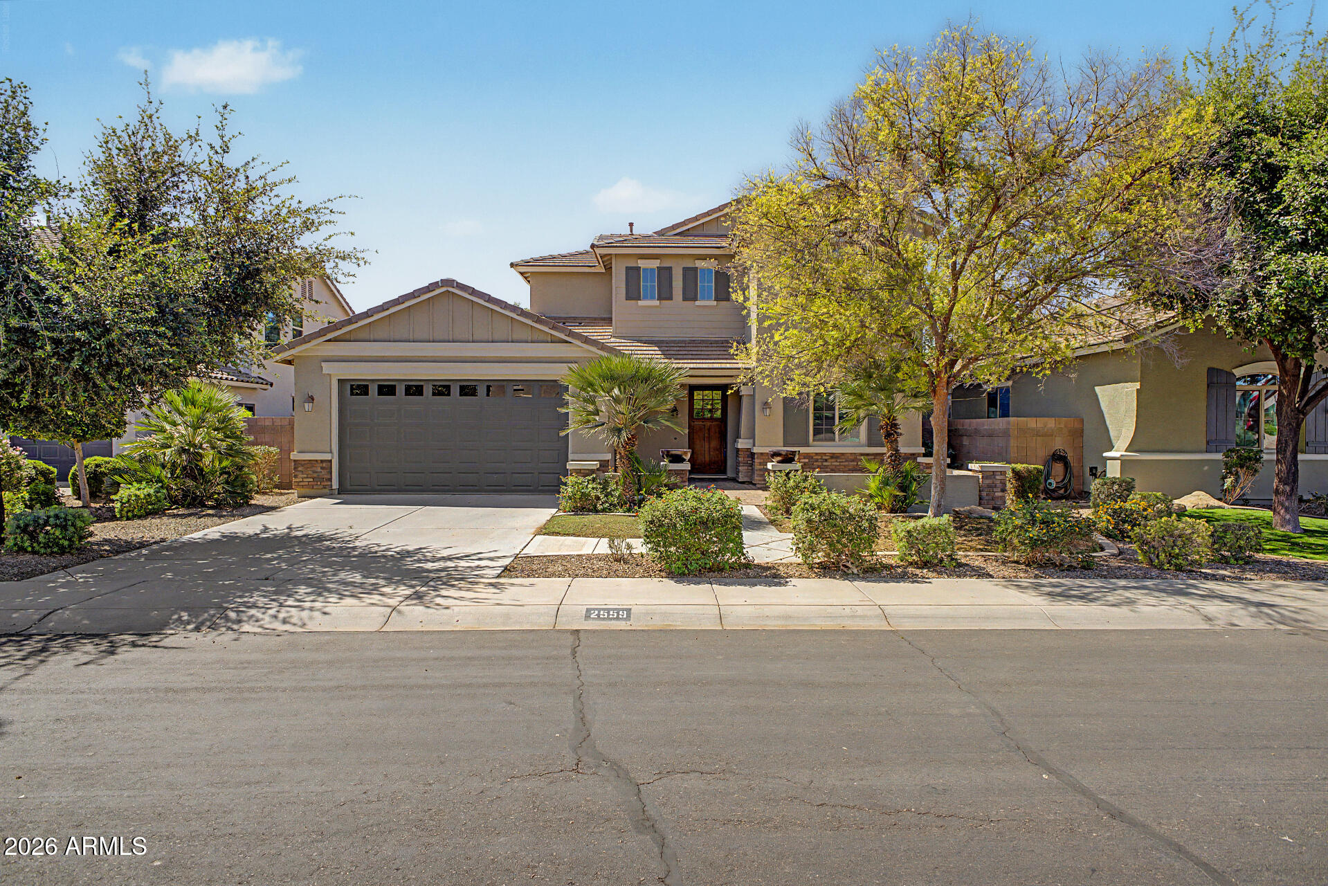 2559 E PENEDES Drive, Gilbert, AZ 85298 — Photo 1 of 74