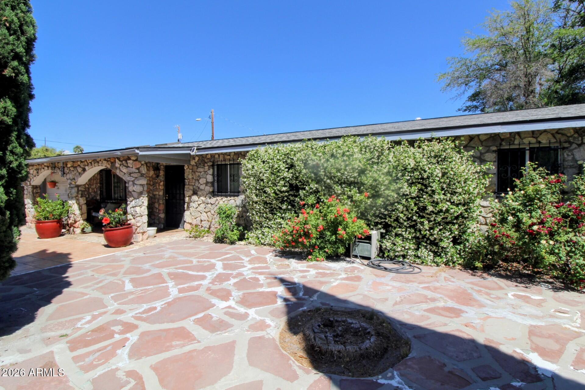 393 S SEVENTH Street, Globe, AZ 85501 — Photo 1 of 45