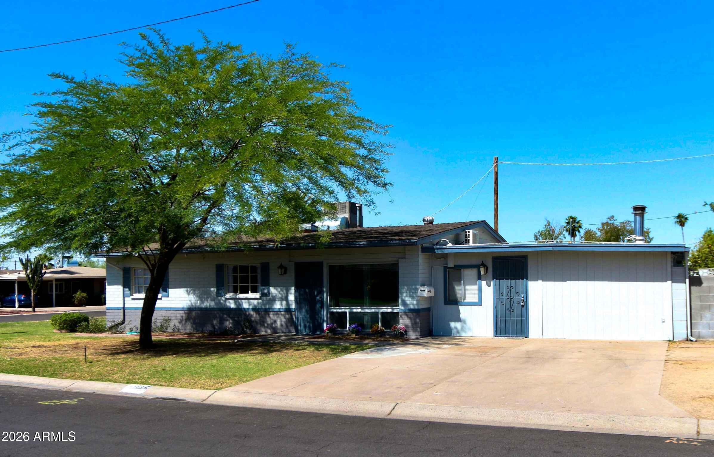 3824 N 8TH Avenue, Phoenix, AZ 85013 — Photo 1 of 18