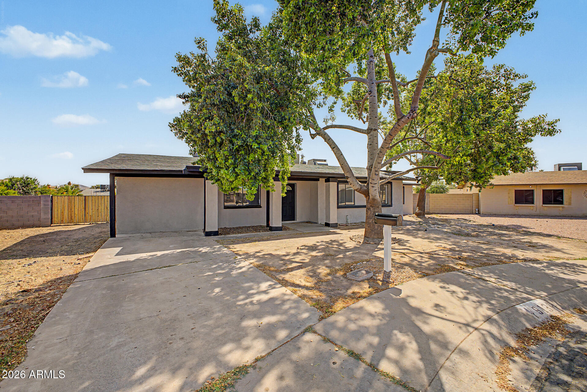 913 W SAINT JOHN Road, Phoenix, AZ 85023 — Photo 1 of 34