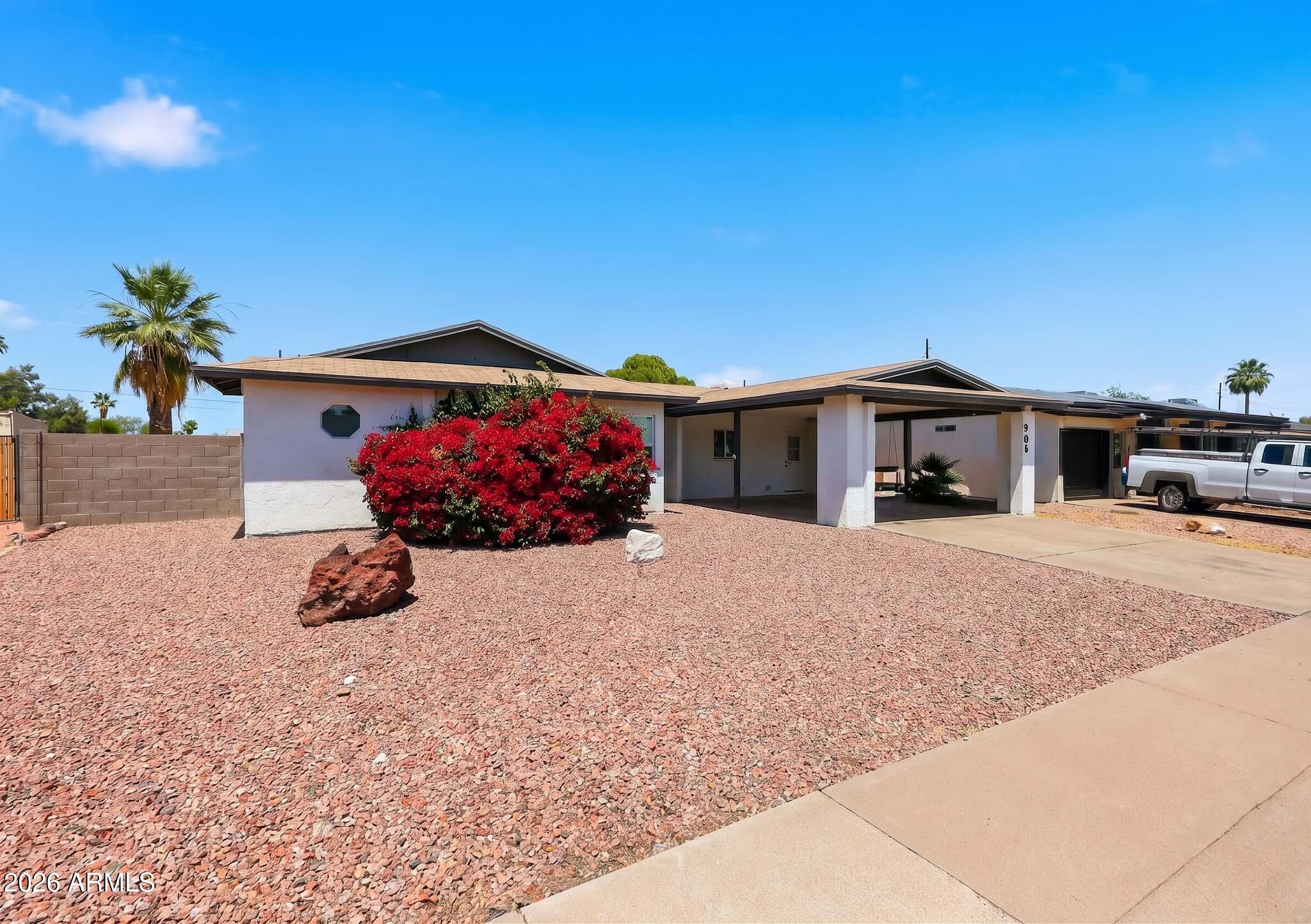 906 W SAINT JOHN Road, Phoenix, AZ 85023 — Photo 1 of 30