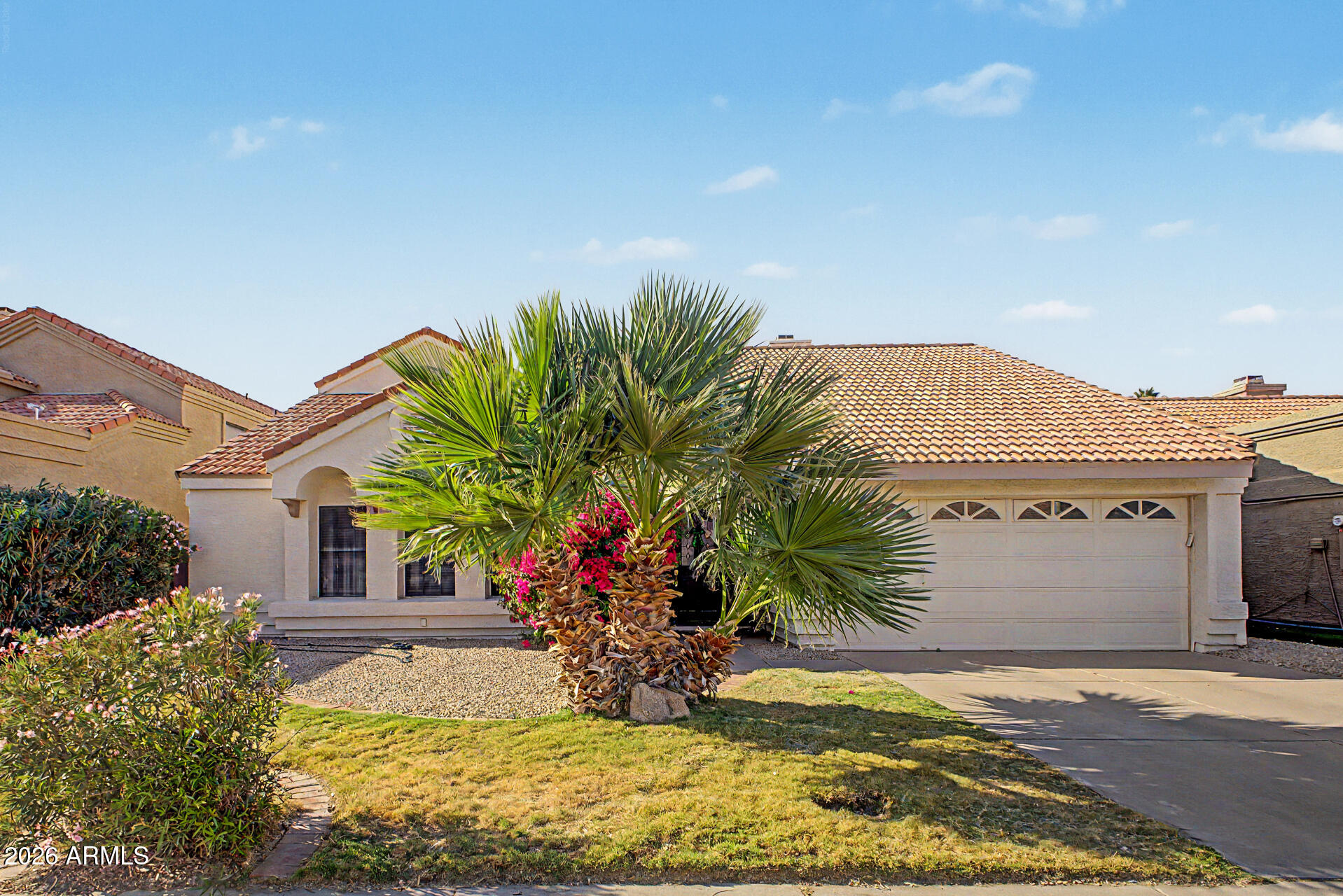 3914 E AMBERWOOD Drive, Phoenix, AZ 85048 — Photo 1 of 33