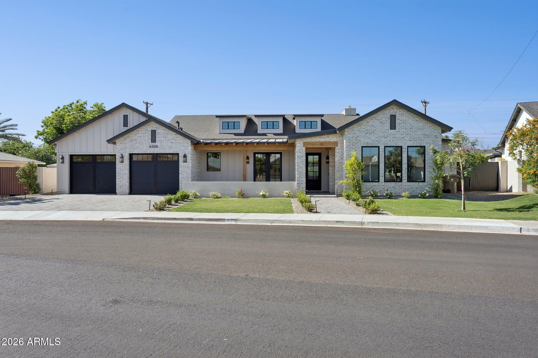 4206 E WHITTON Avenue, Phoenix, AZ 85018 — Photo 1 of 39