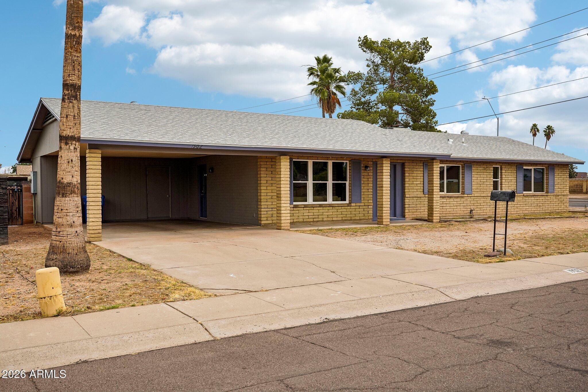 1902 W TOPEKA Drive, Phoenix, AZ 85027 — Photo 1 of 34