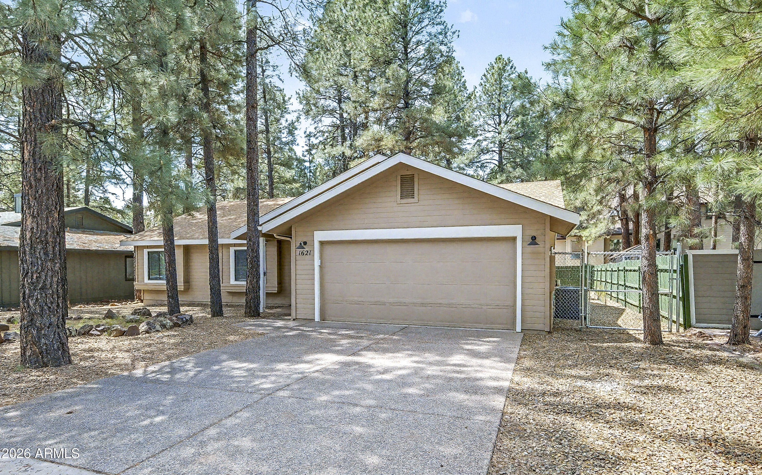 1621 W UNIVERSITY HEIGHTS Drive, Flagstaff, AZ 86005 — Photo 1 of 30