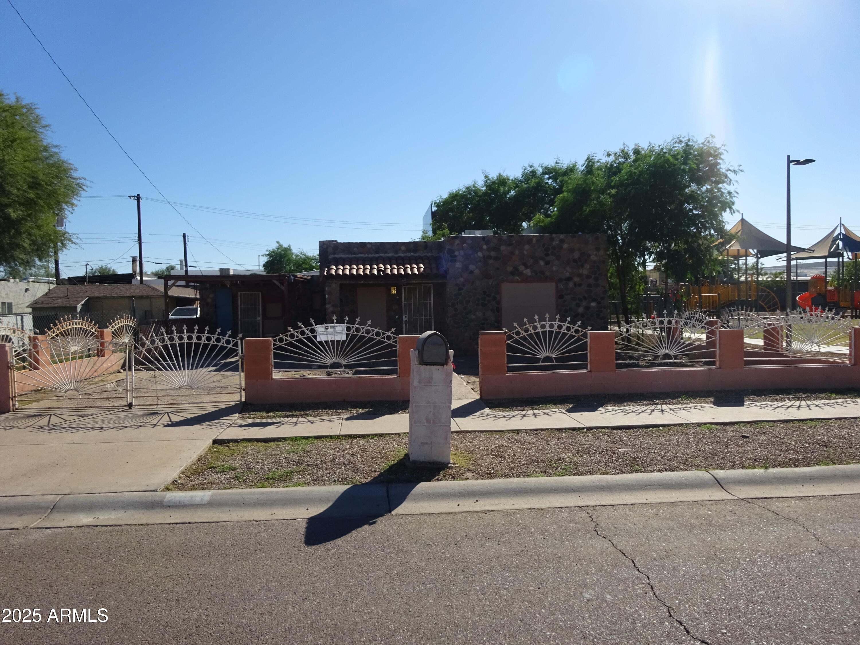 2821 E ADAMS Street, Phoenix, AZ 85034 — Photo 1 of 17