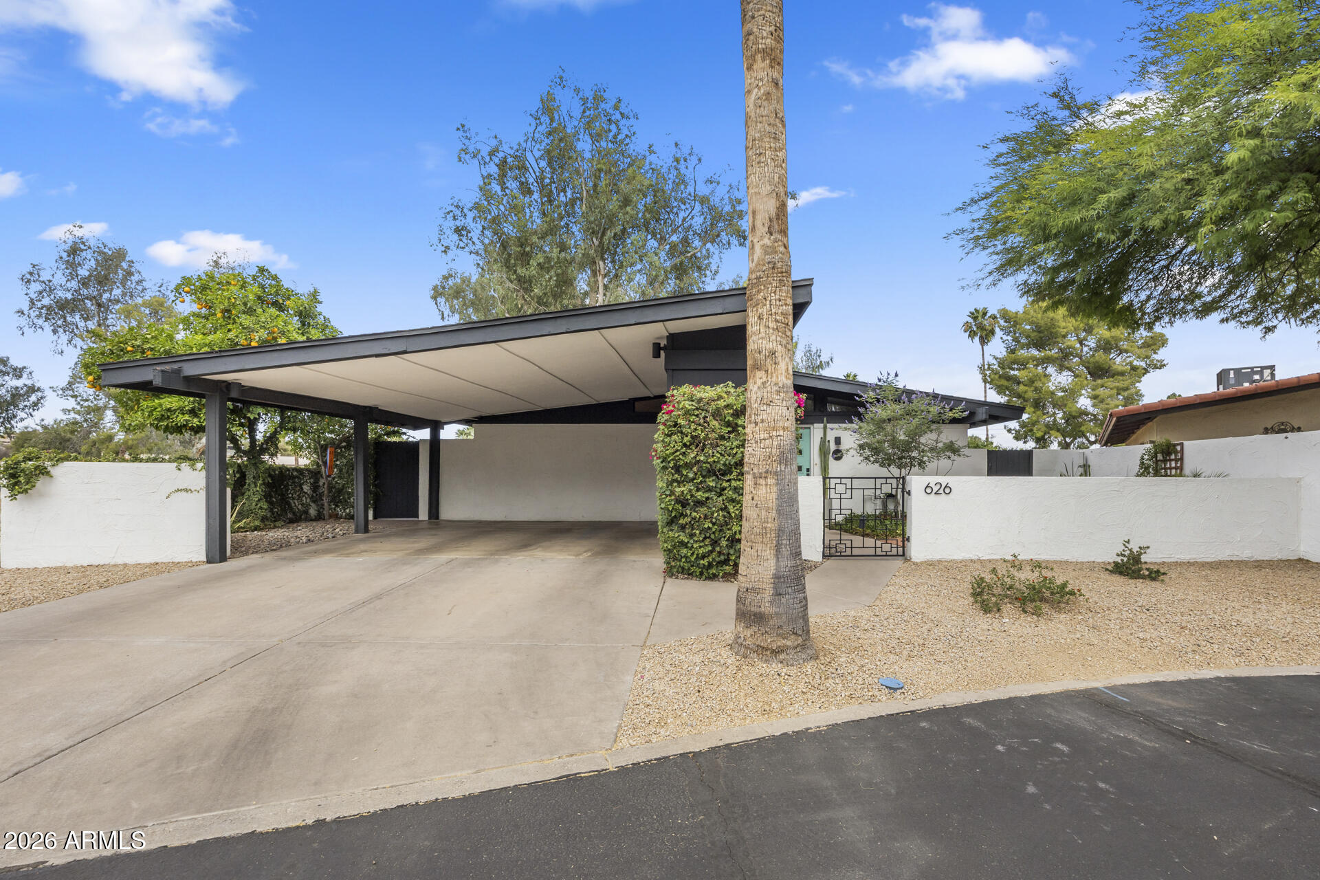 626 W GIBRALTAR Lane, Phoenix, AZ 85023 — Photo 1 of 23