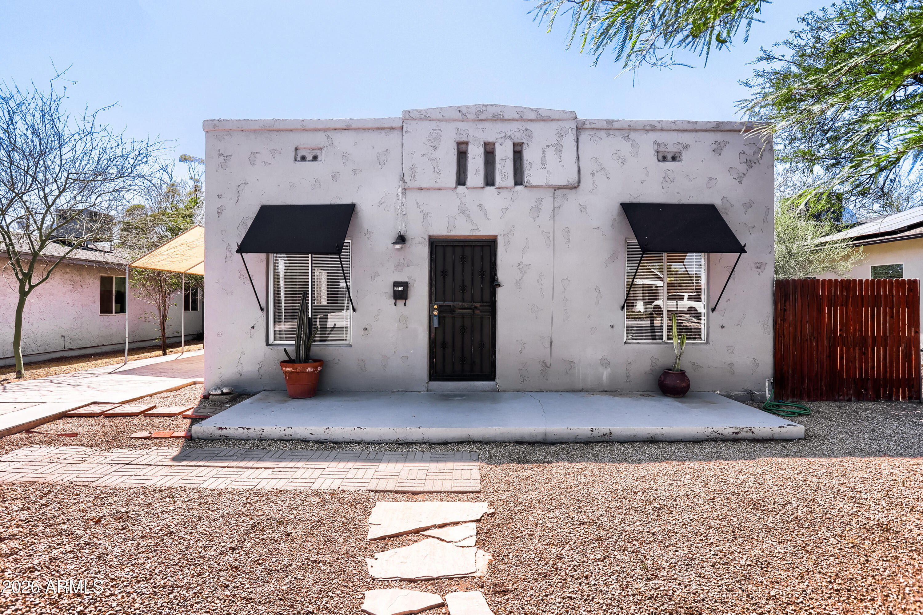 2518 N MITCHELL Street, Phoenix, AZ 85006 — Photo 1 of 17