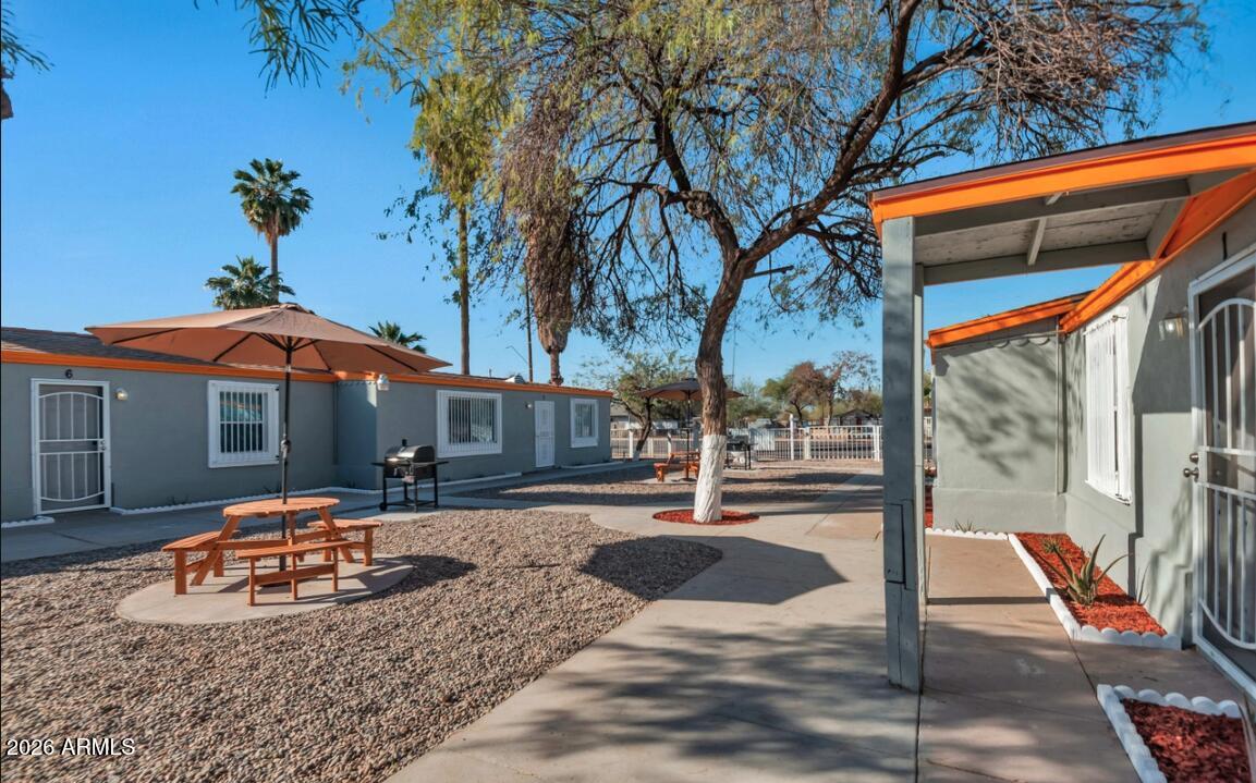 909 S 35TH Avenue, Phoenix, AZ 85009 — Photo 1 of 23