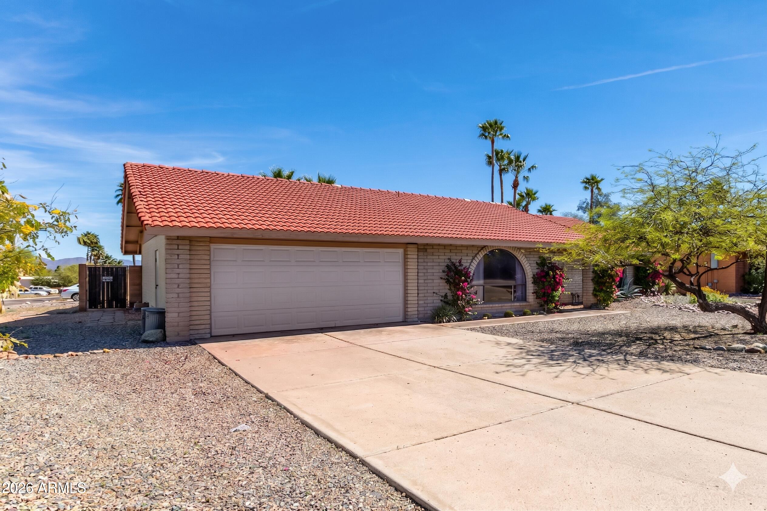 14053 N HAMPSTEAD Drive, Fountain Hills, AZ 85268 — Photo 1 of 25