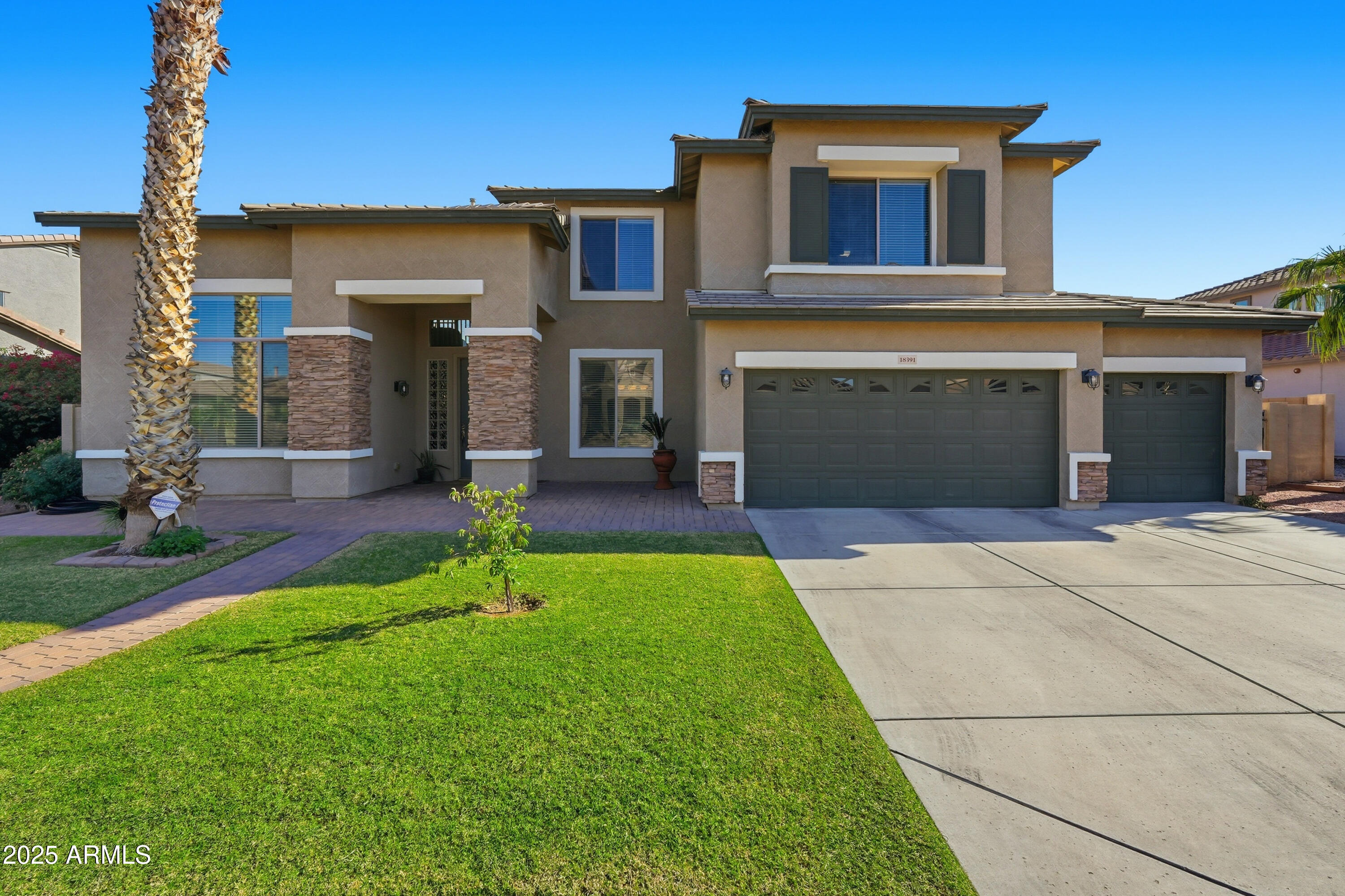 18391 W PORT ROYALE Lane, Surprise, AZ 85388 — Photo 1 of 40