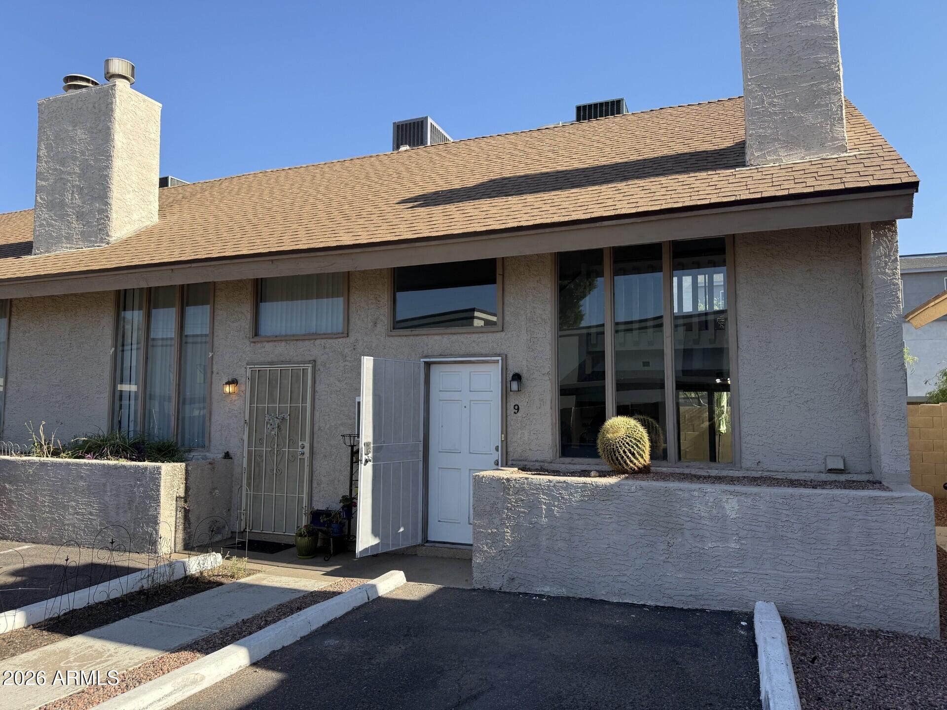 4240 N LONGVIEW Avenue 9, Phoenix, AZ 85014 — Photo 1 of 13