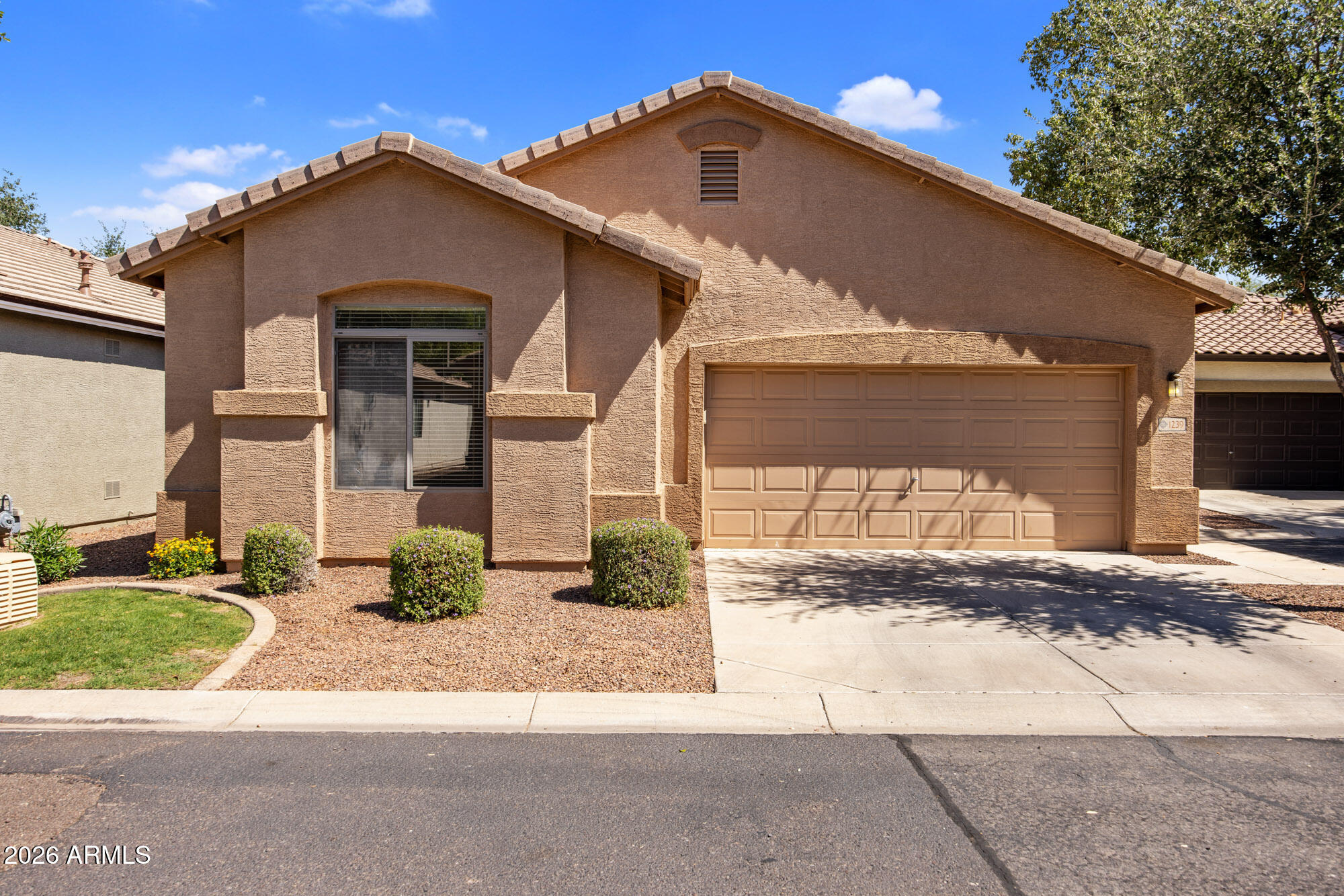 1239 S EMMETT Drive, Chandler, AZ 85286 — Photo 1 of 29