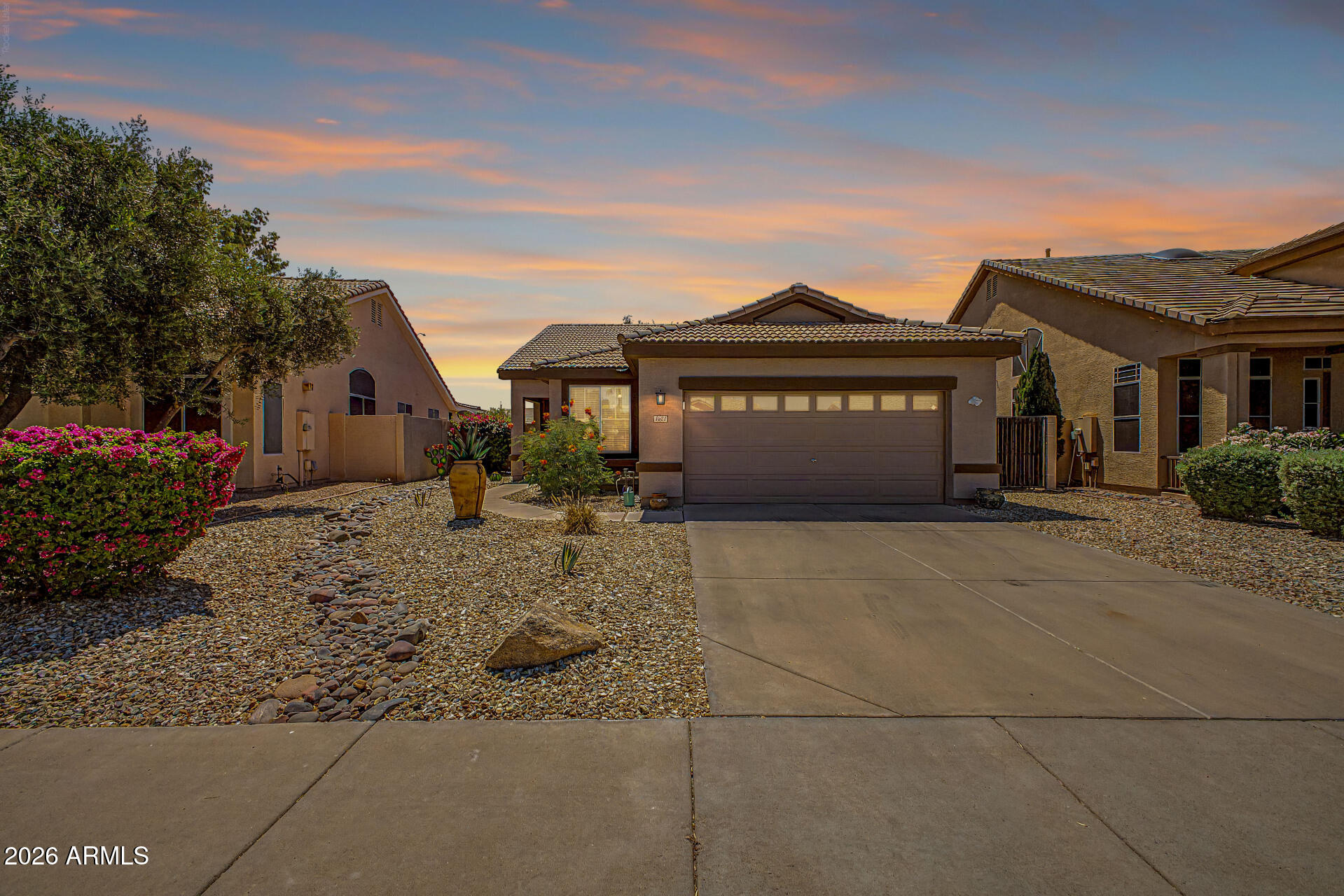 1621 E SHANNON Street, Chandler, AZ 85225 — Photo 1 of 29