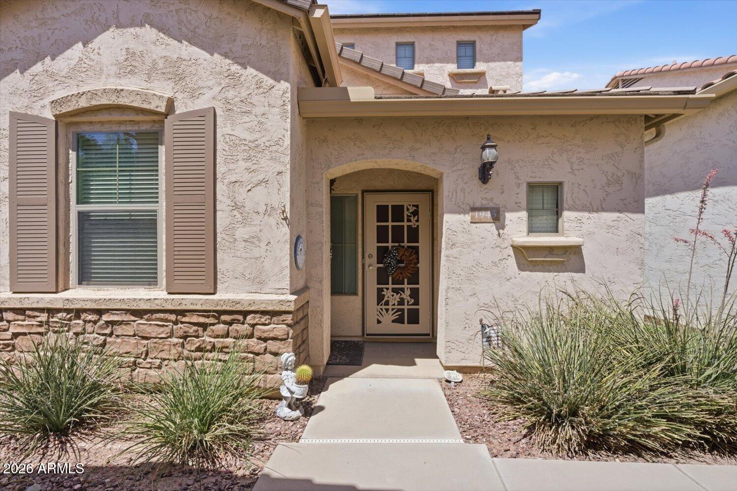 1945 W BUSONI Place, Phoenix, AZ 85023 — Photo 1 of 15
