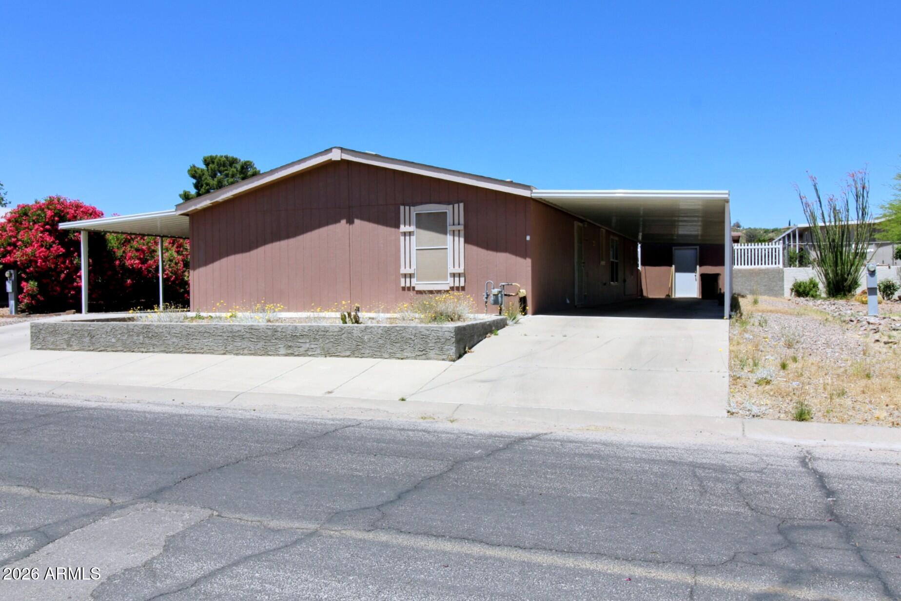 615 W 1ST Avenue, Miami, AZ 85539 — Photo 1 of 34