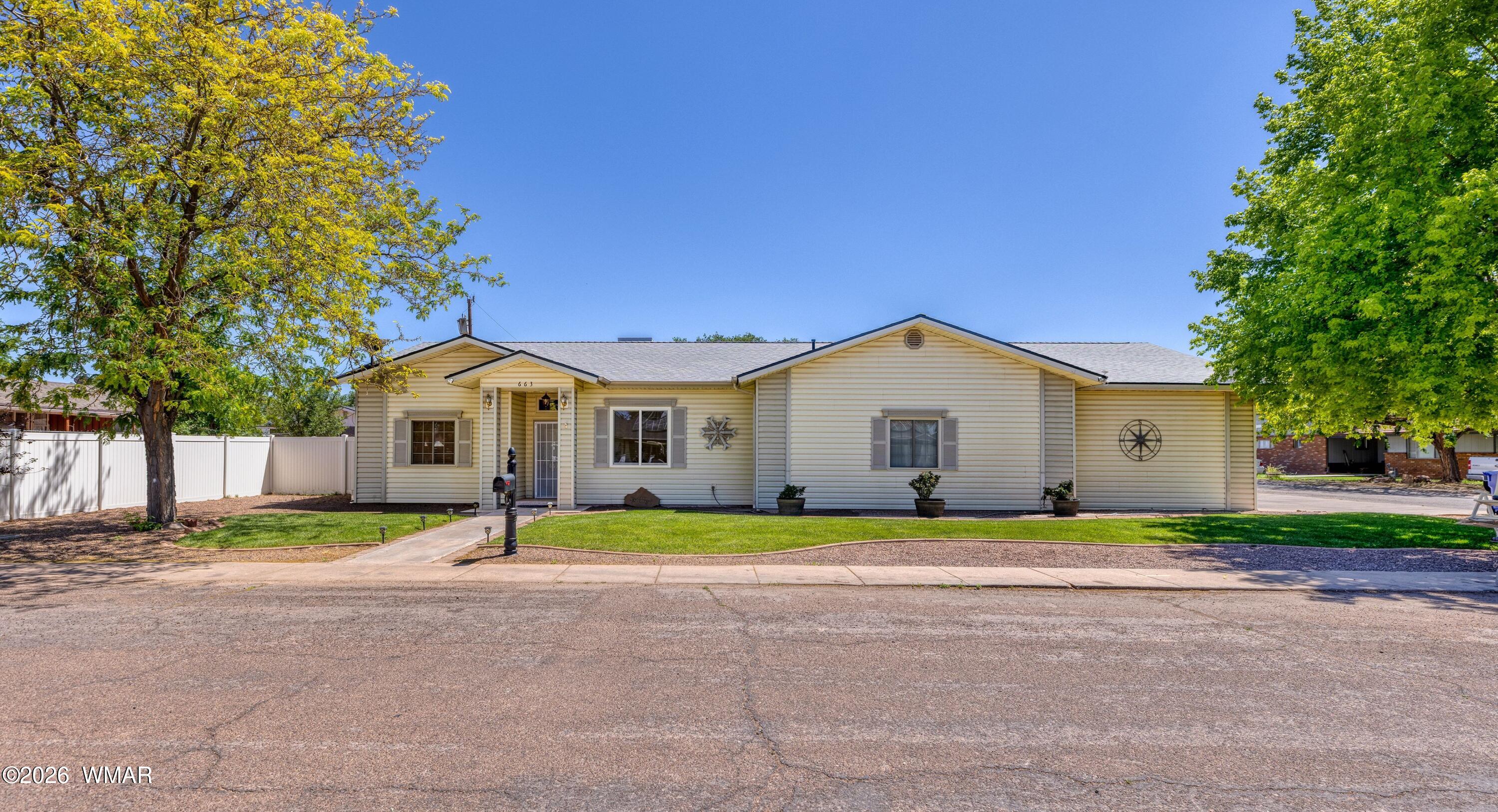 663 W Center Street, Snowflake, AZ 85937 — Photo 1 of 26
