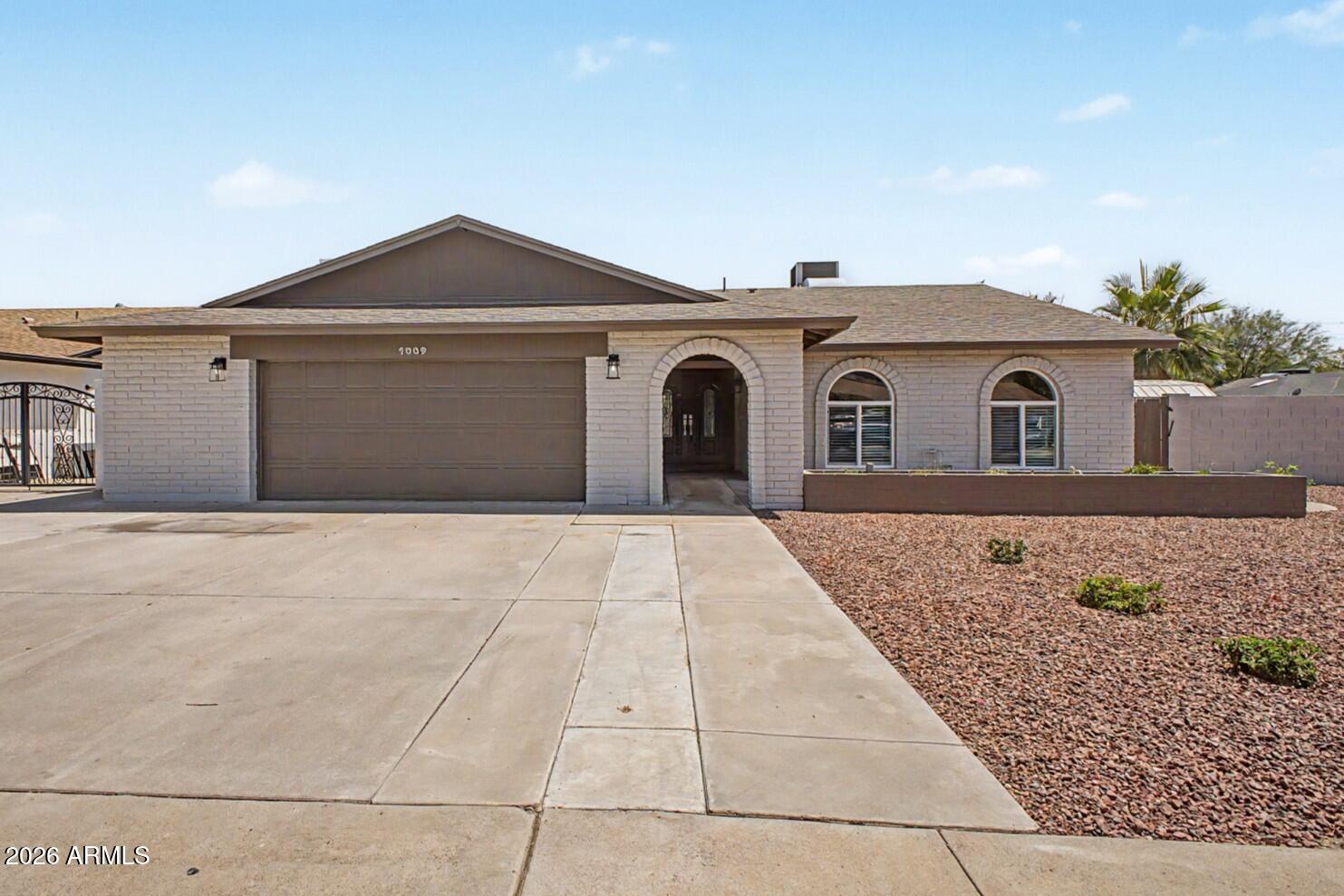 1009 W PAMPA Avenue, Mesa, AZ 85210 — Photo 1 of 31