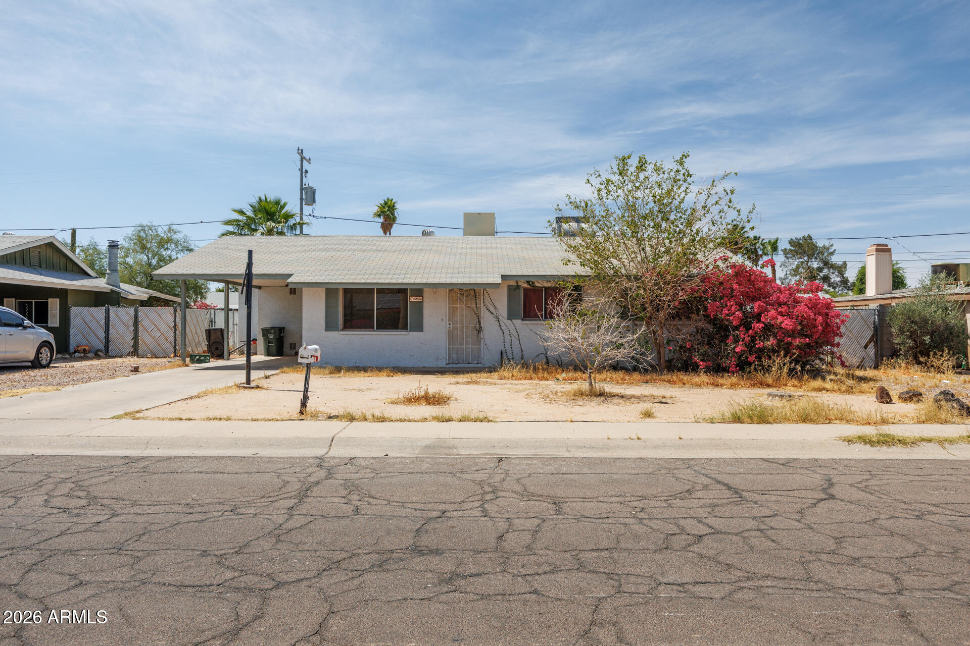 725 E MANOR Drive, Casa Grande, AZ 85122 — Photo 1 of 33