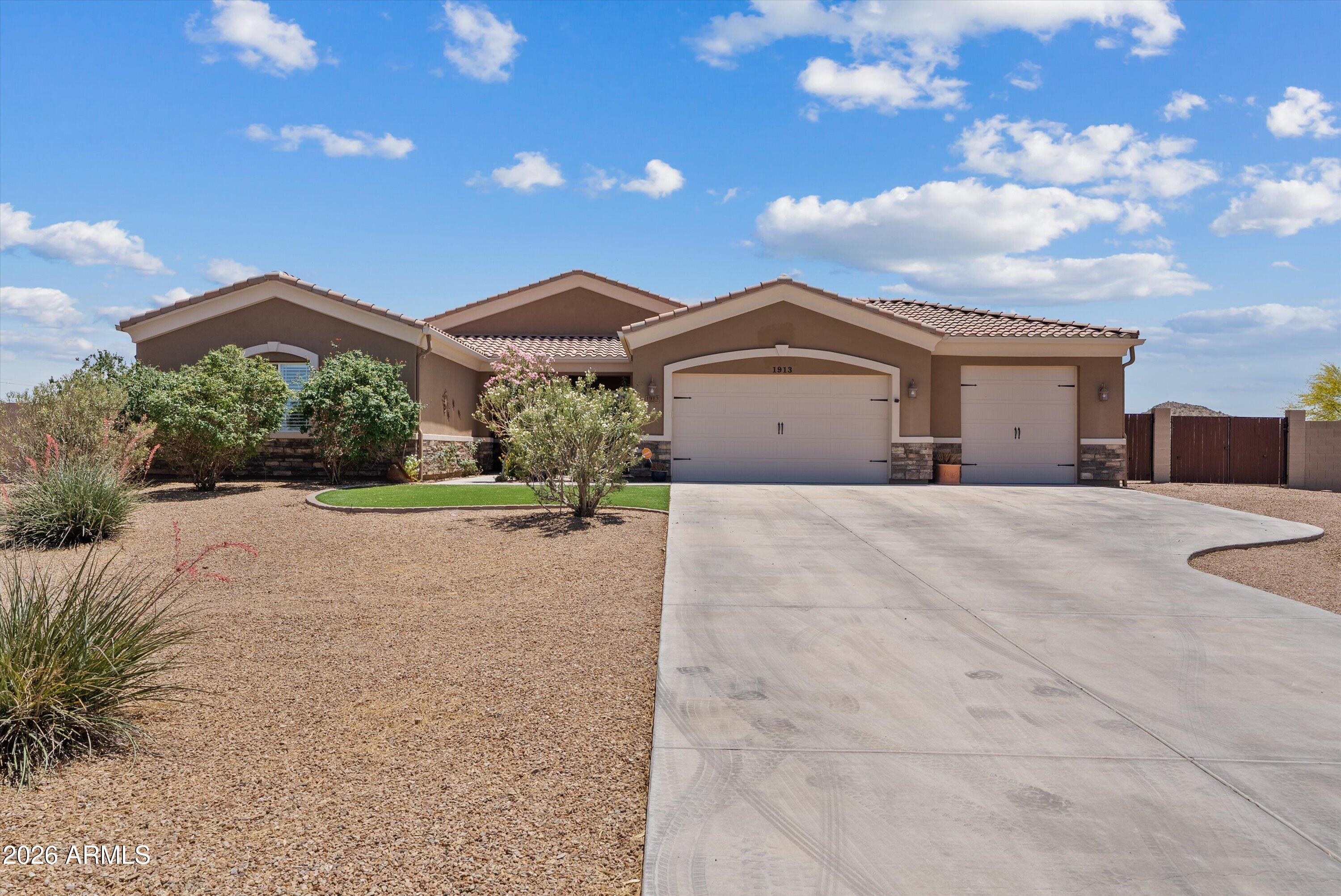 1913 W Laurie Lane, San Tan Valley, AZ 85144 — Photo 1 of 50
