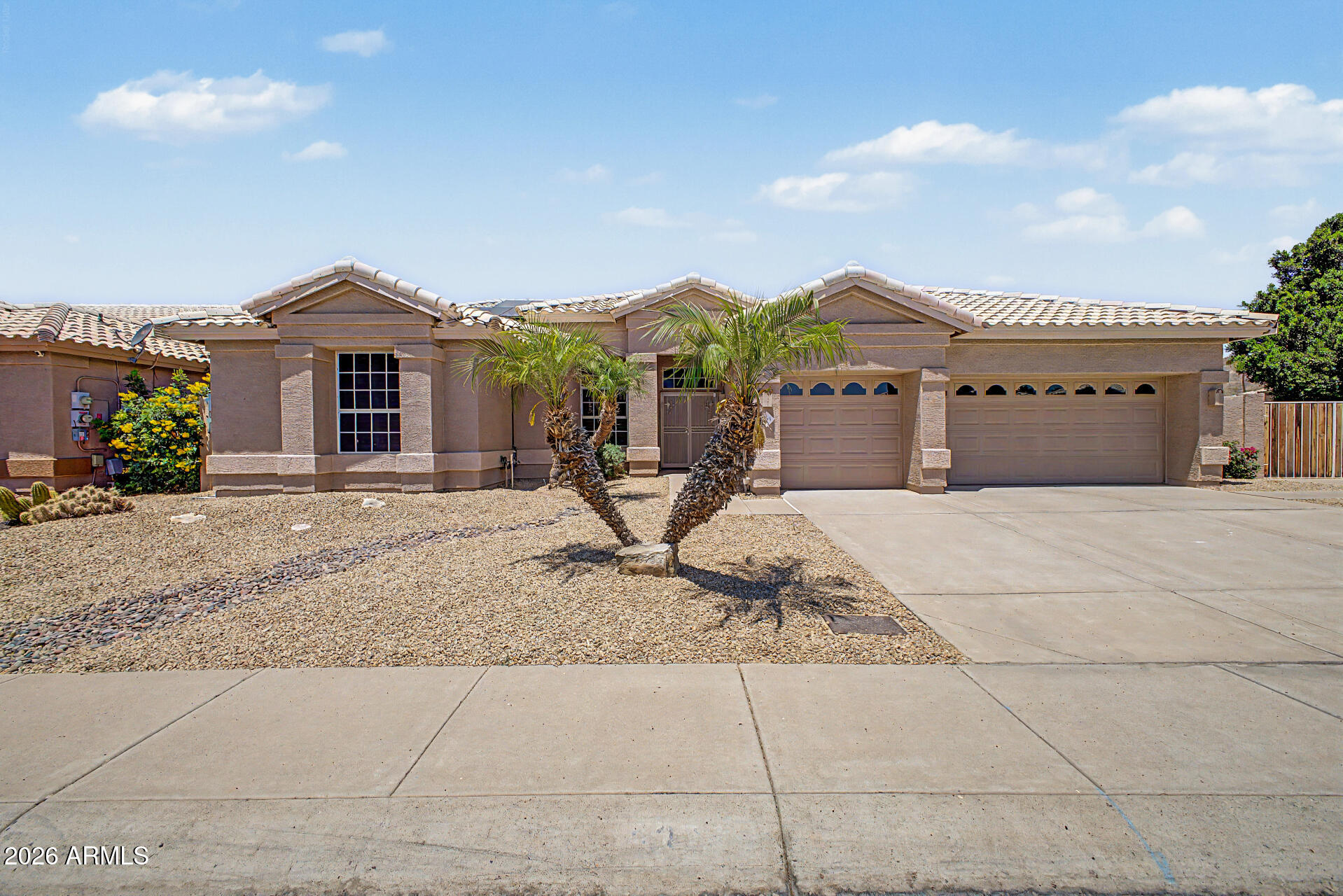 6334 W Louise Drive, Glendale, AZ 85310 — Photo 1 of 37