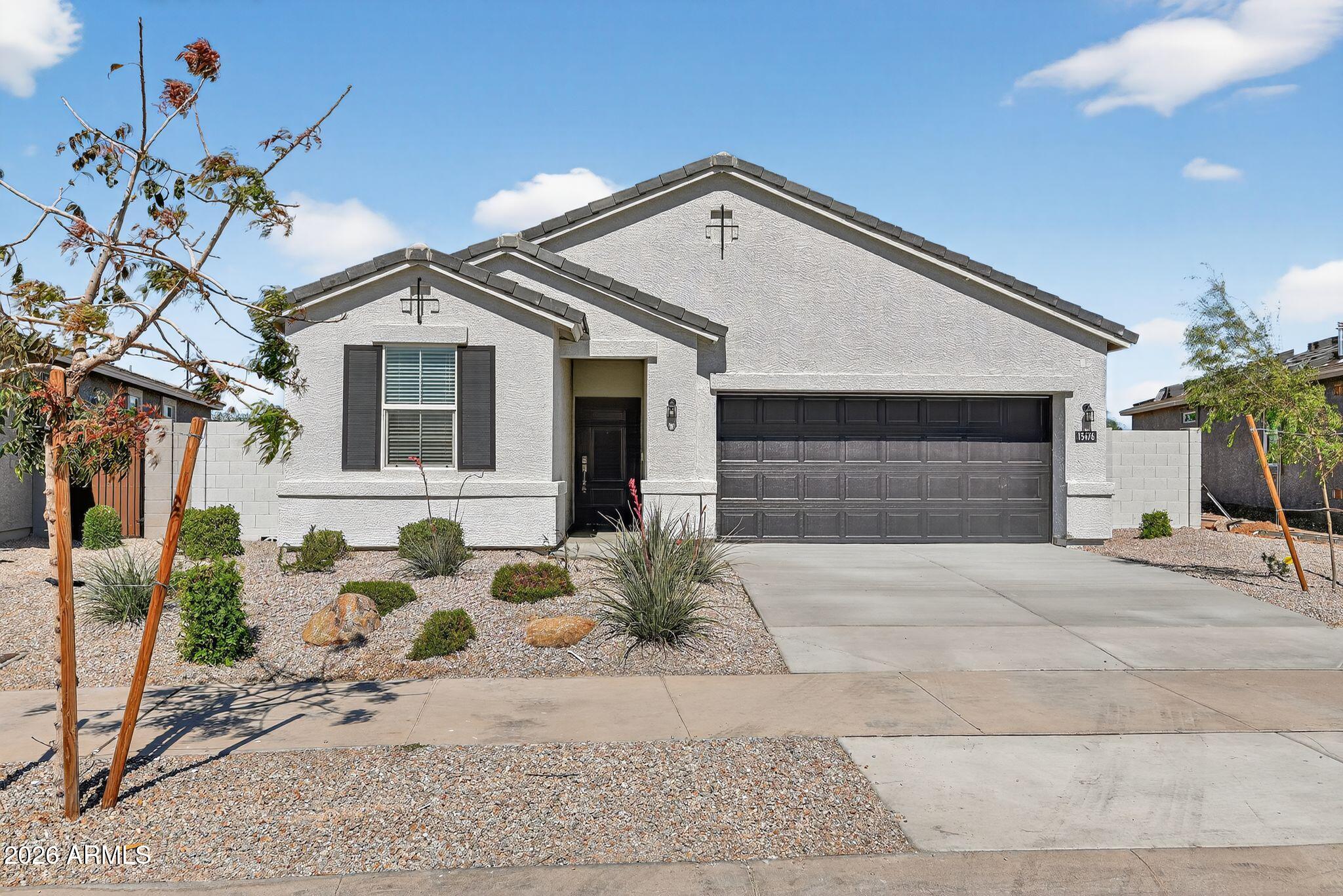 15476 W DESERT HOLLOW Drive, Surprise, AZ 85387 — Photo 1 of 35