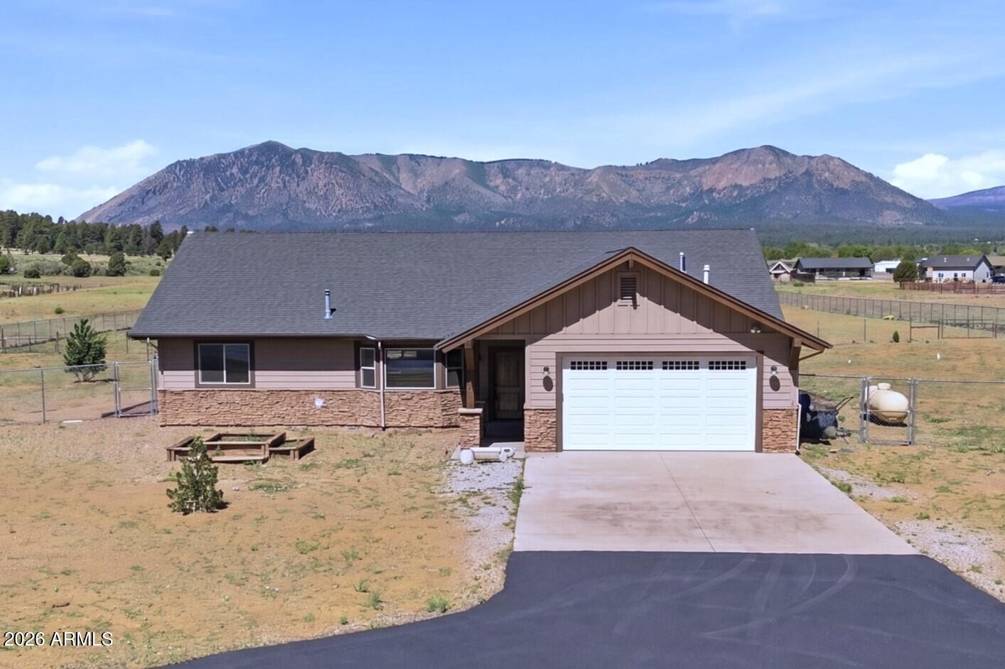8200 Stardust Trail, Flagstaff, AZ 86004 — Photo 1 of 31