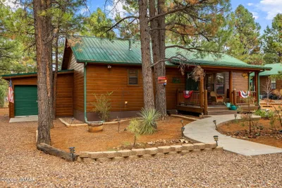 2702 Palomino Trail, Overgaard, AZ 85933