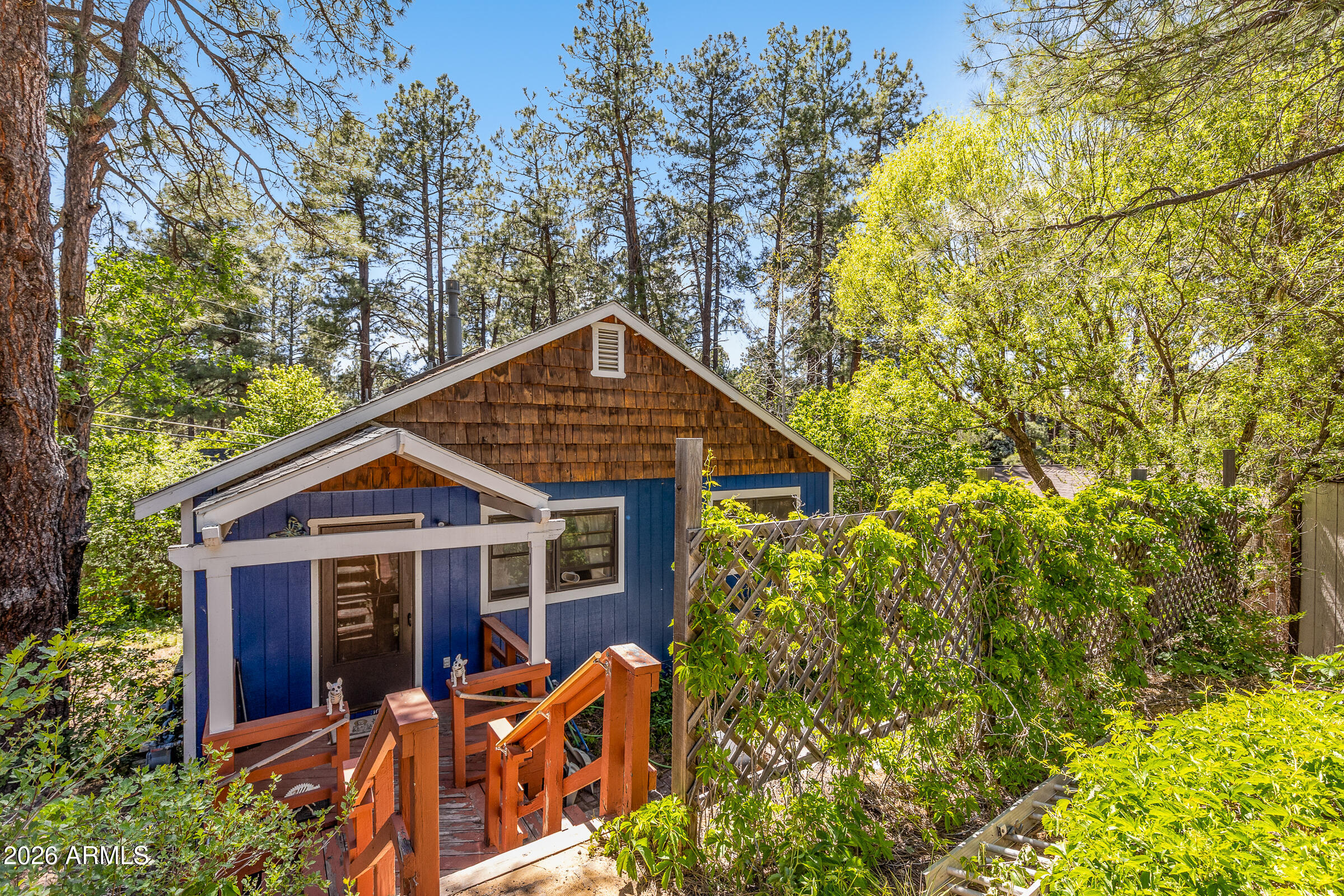 792 COMANCHE, Flagstaff, AZ 86005 — Photo 1 of 23