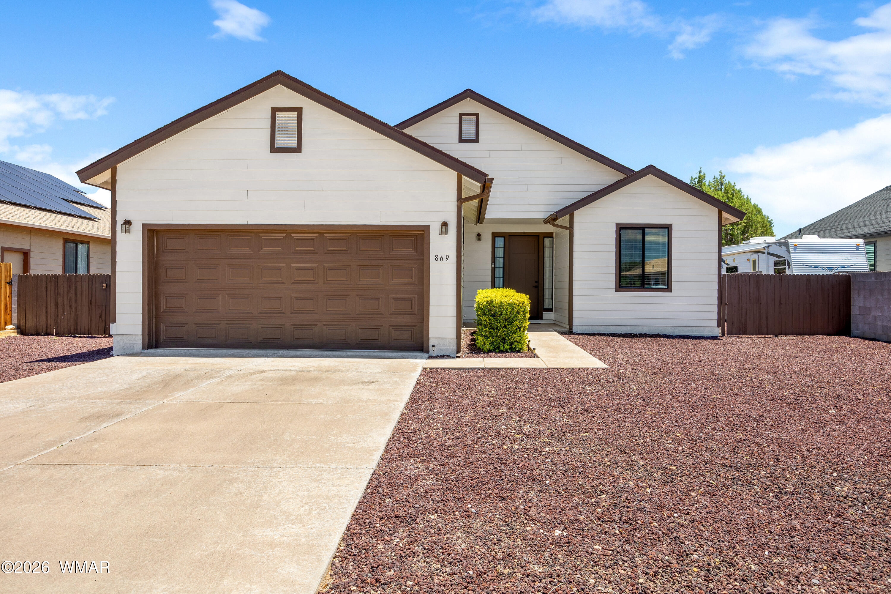 869 S Hunters Run, Show Low, AZ 85901 — Photo 1 of 25