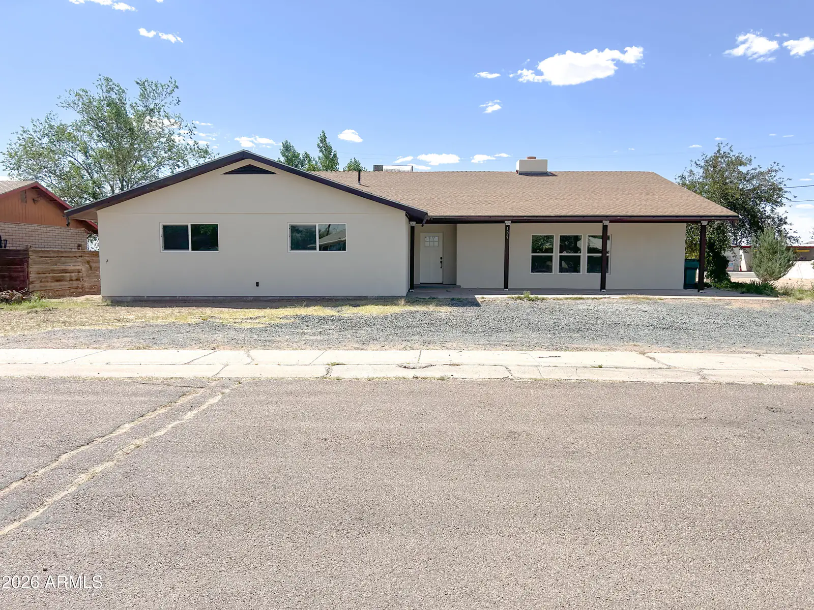 109 Encanto Drive, Holbrook, AZ 86025 — Photo 1 of 28
