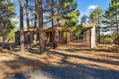2181 Gingerbread Lane, Overgaard, AZ 85933