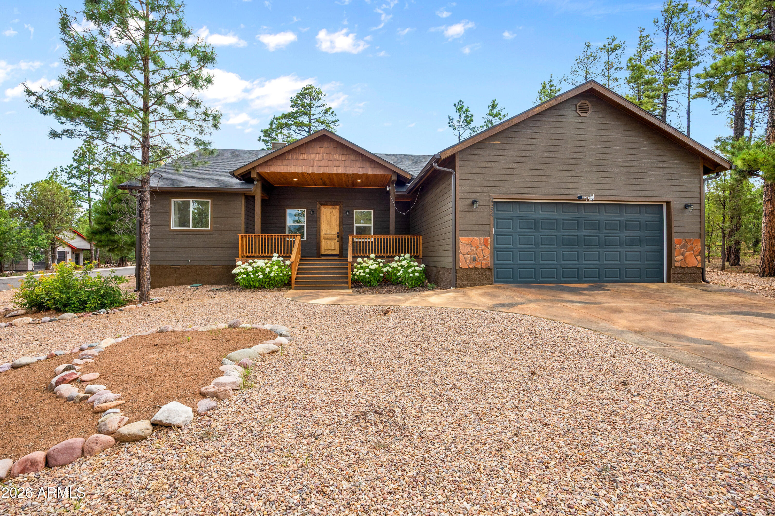 2554 S WILLOW Way, Pinetop-Lakeside, AZ 85929 — Photo 1 of 40