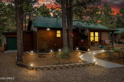 2702 Palomino Trail, Overgaard, AZ 85933