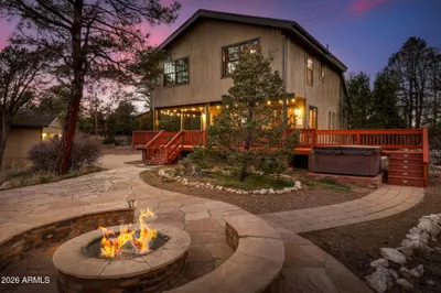 3161 Trails End, Overgaard, AZ 85933
