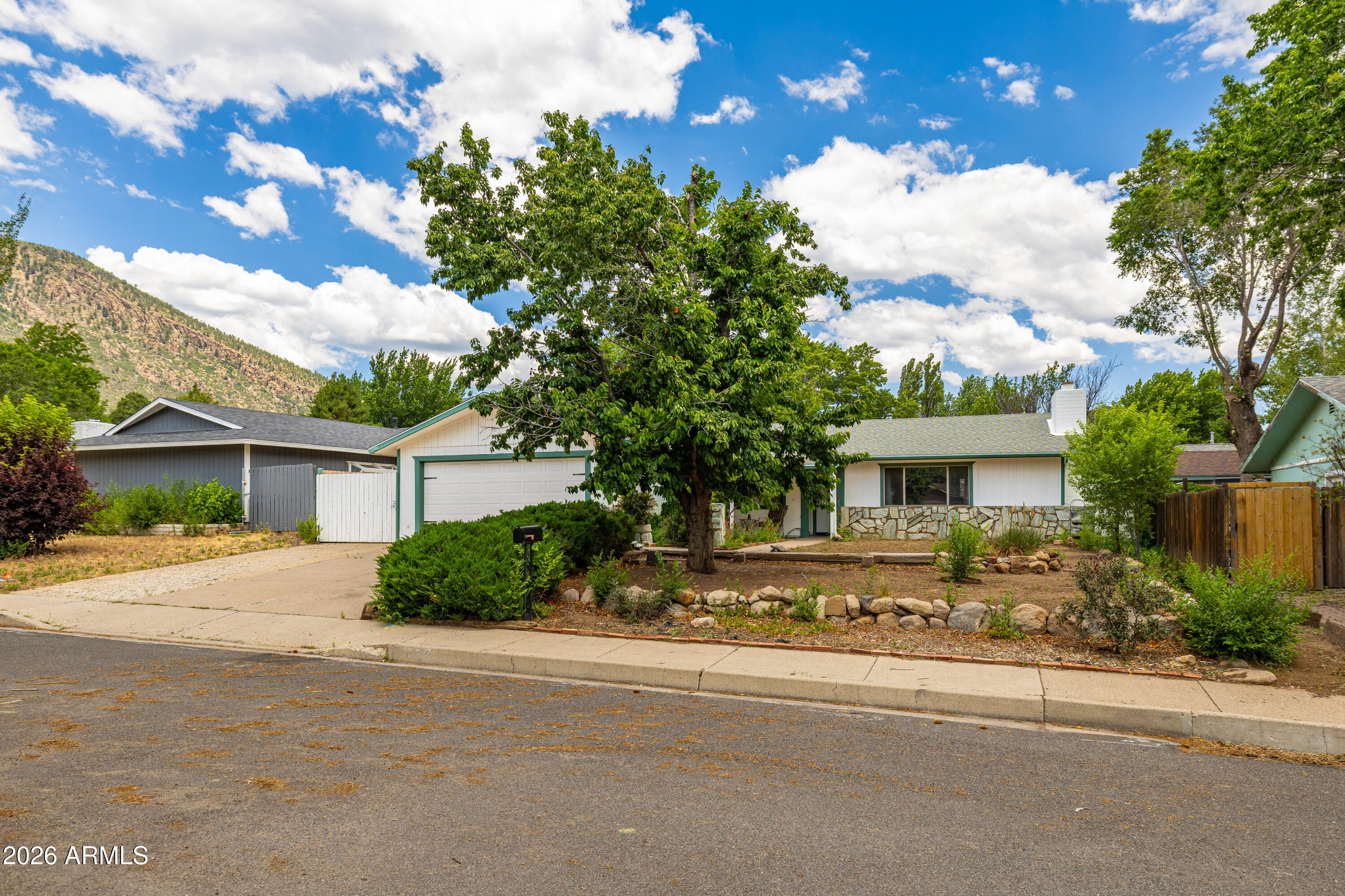 4950 E BROKEN BOW Drive, Flagstaff, AZ 86004 — Photo 1 of 30