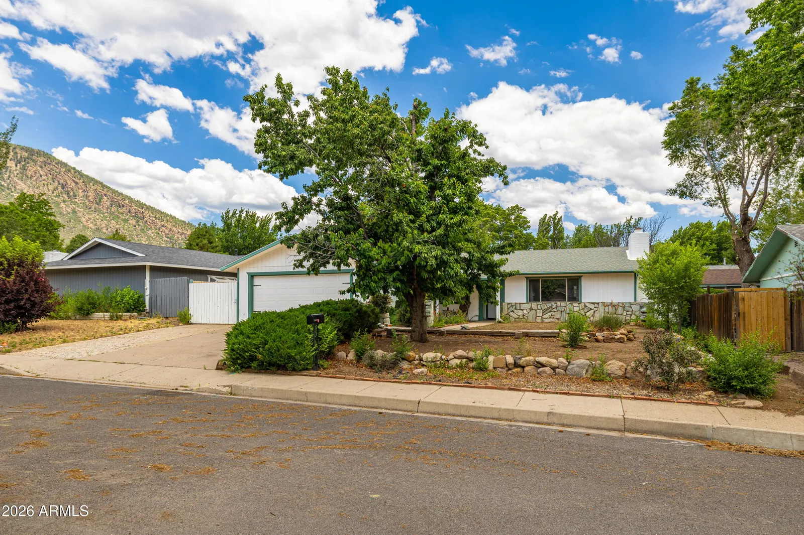 4950 E BROKEN BOW Drive, Flagstaff, AZ 86004 — Photo 1 of 30