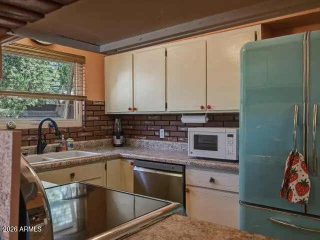 8076 W LUFKIN Drive, Pine, AZ 85544, photo 17 of 46