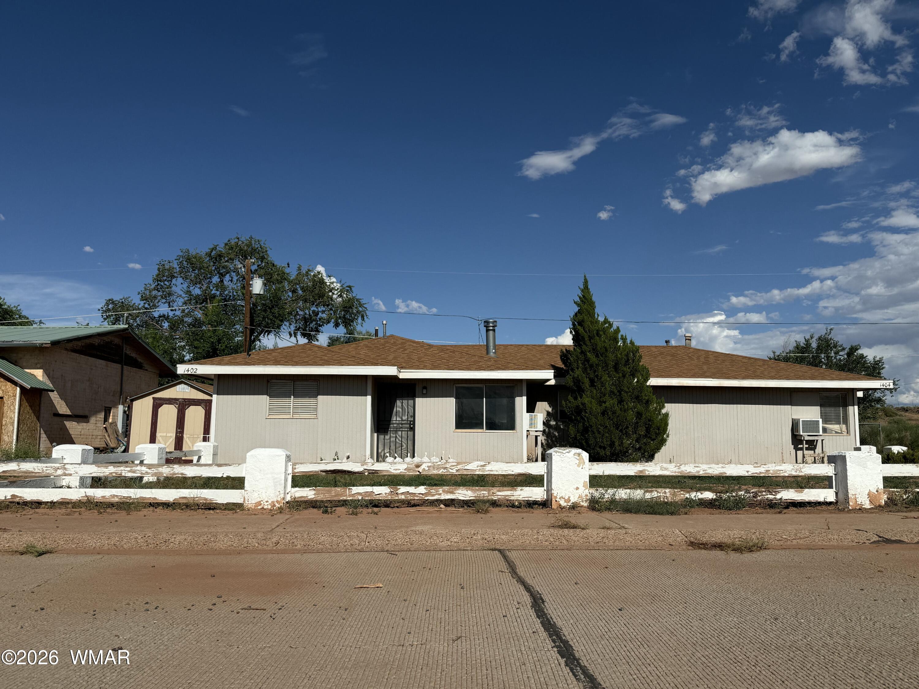 1402 Heywood Avenue, Holbrook, AZ 86025 — Photo 1 of 14