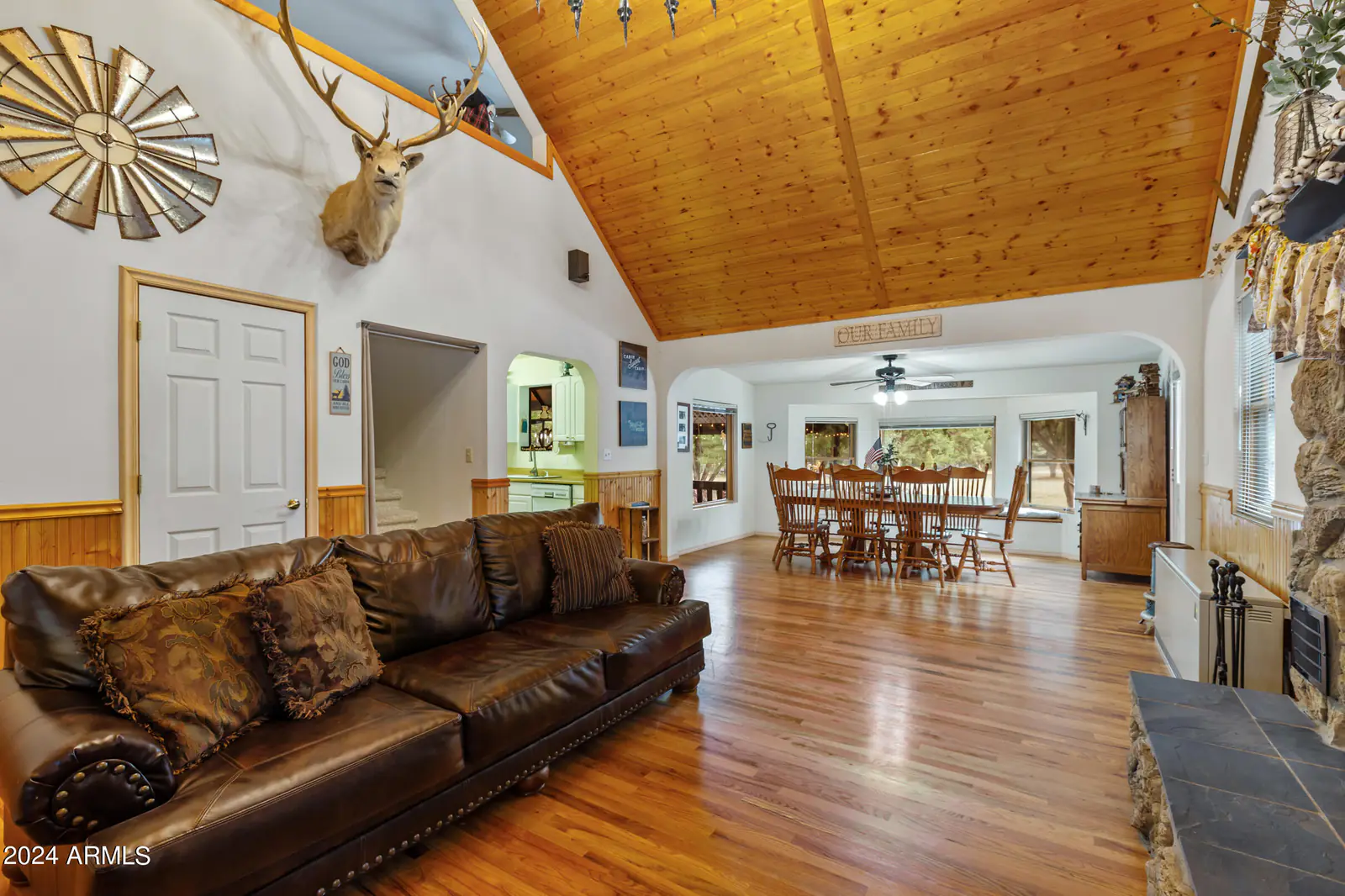 2903 N Skylark Drive, Overgaard, AZ 85933, photo 5 of 31