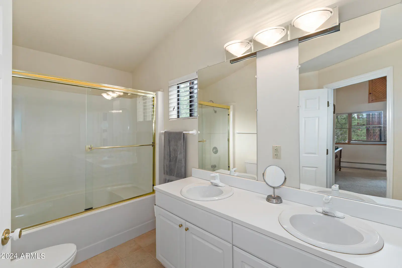 2903 N Skylark Drive, Overgaard, AZ 85933, photo 12 of 31