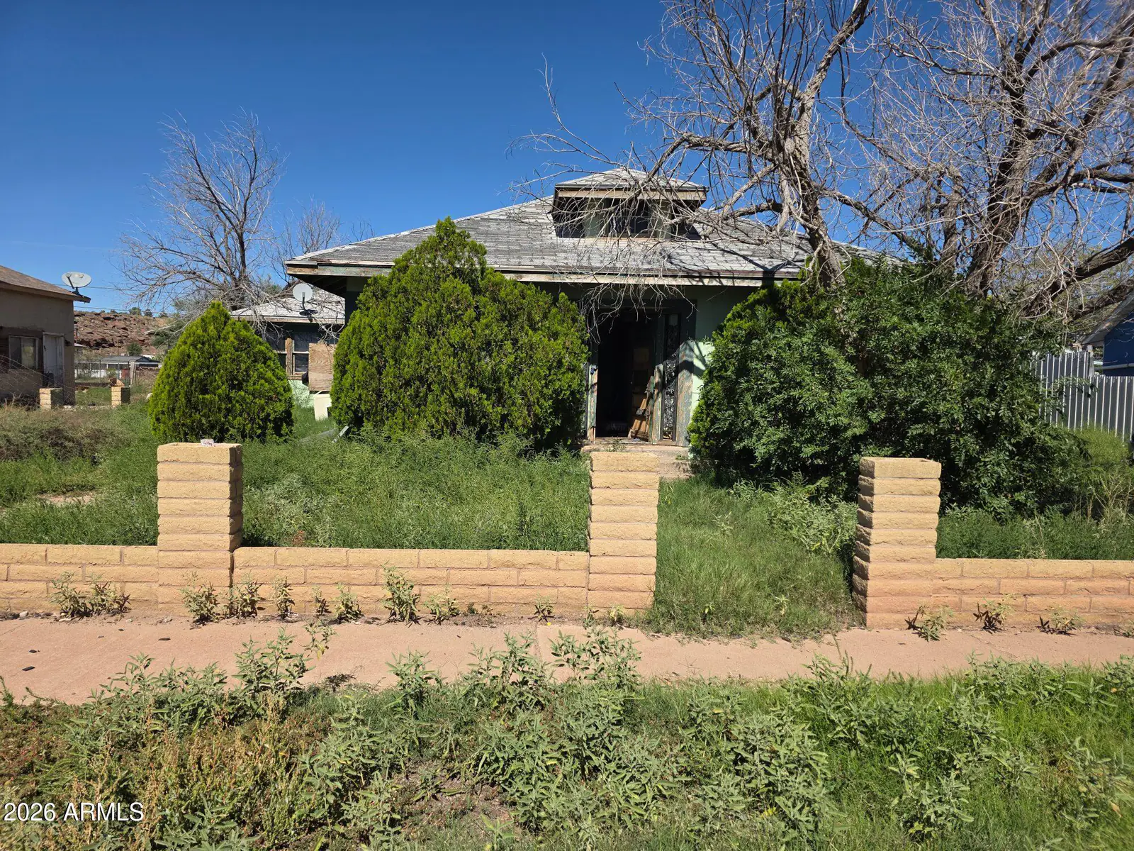 220 W ERIE Street, Holbrook, AZ 86025 — Photo 1 of 13
